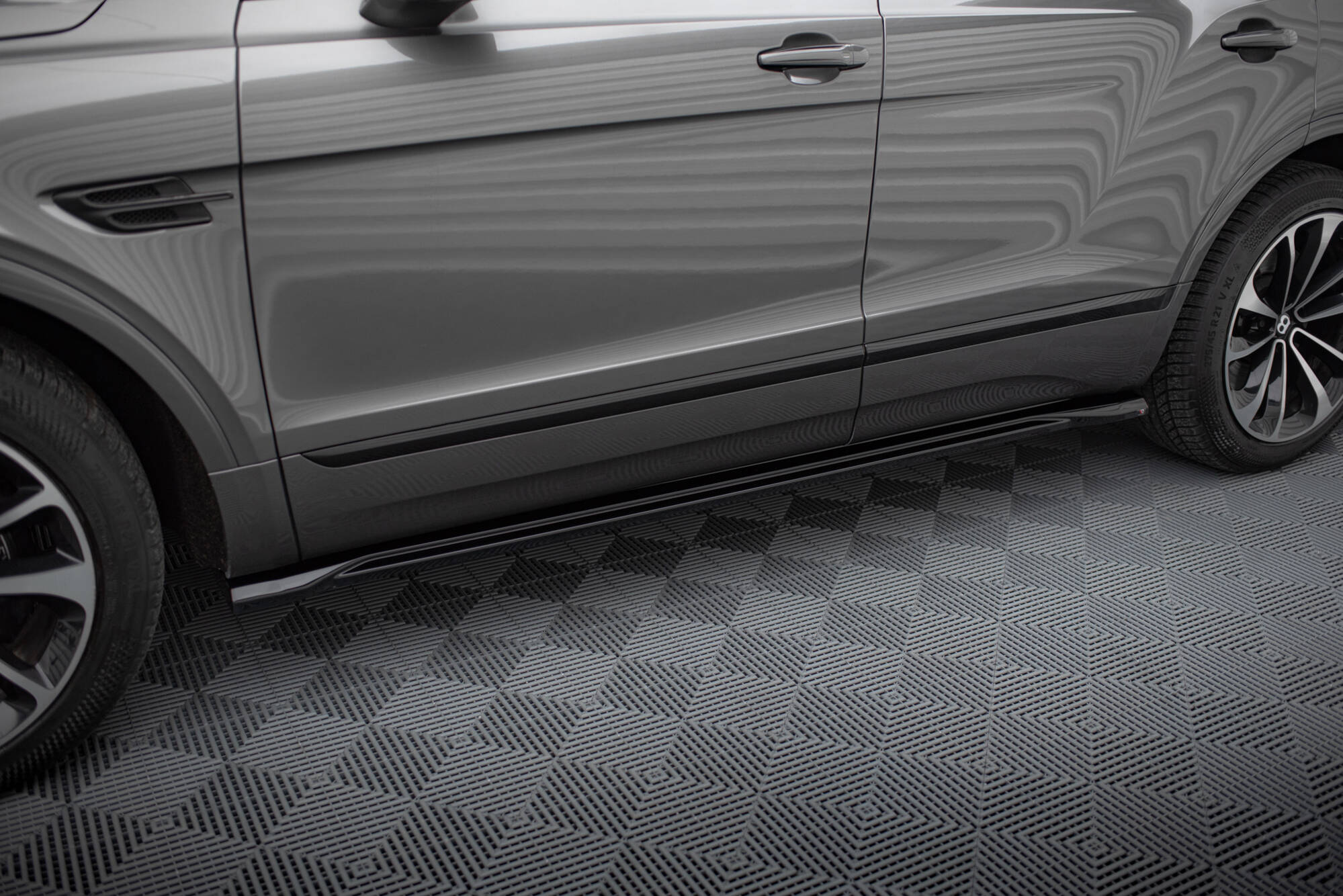Maxton Design Street+ Seitenschweller Leisten passend für Bentley Bentayga Mk1 schwarz Hochglanz