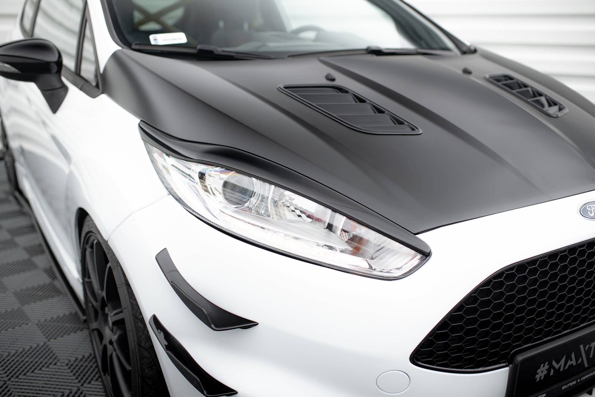 Maxton Design Scheinwerfer Blenden Böser Blick V.1 passend für Ford Fiesta ST / ST-Line / Standard Mk7 FL schwarz Hochglanz