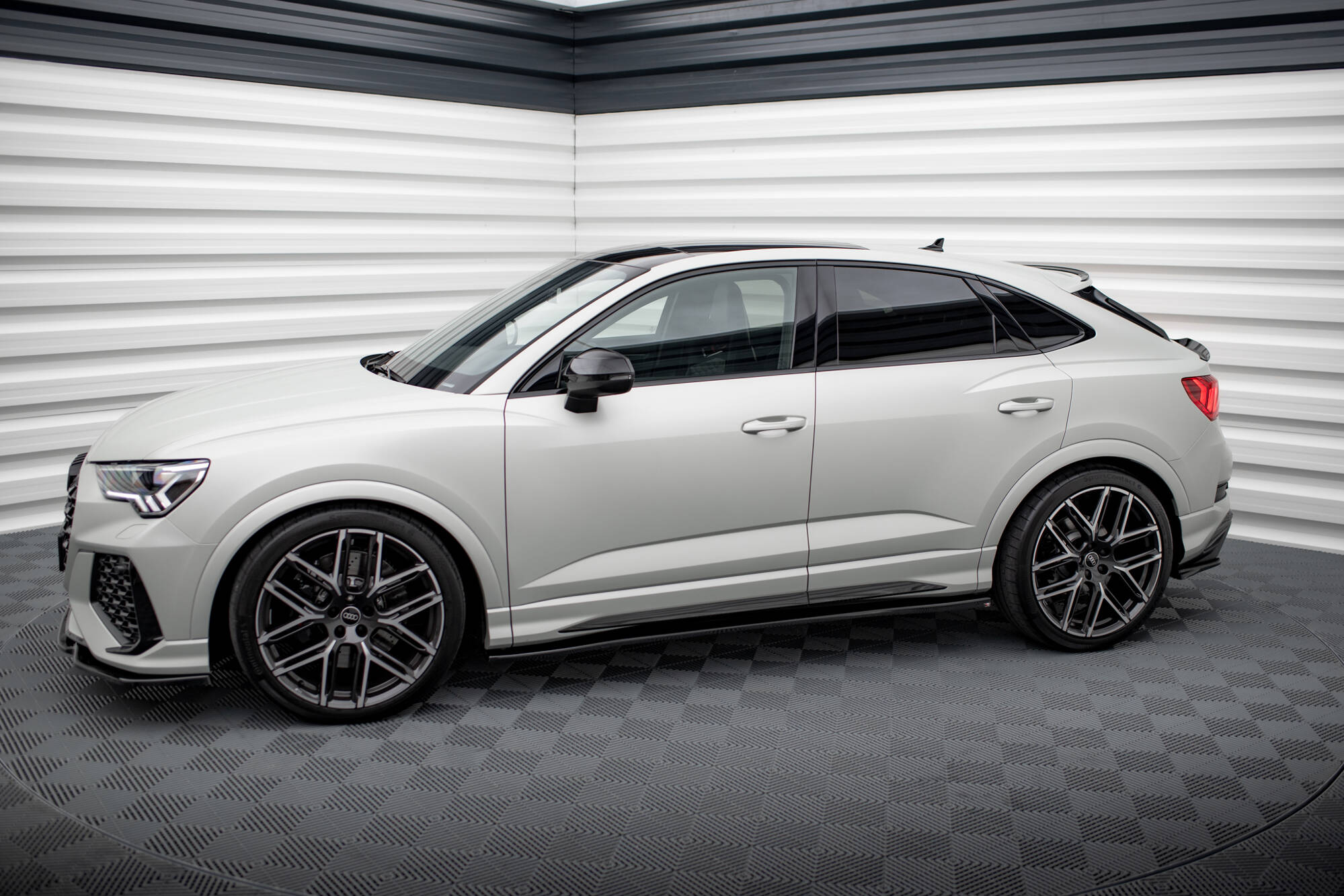 Maxton Design Street+ Seitenschweller Leisten V.2 passend für Audi Q3 S-Line / RSQ3 Sportback / SUV F3 schwarz Hochglanz