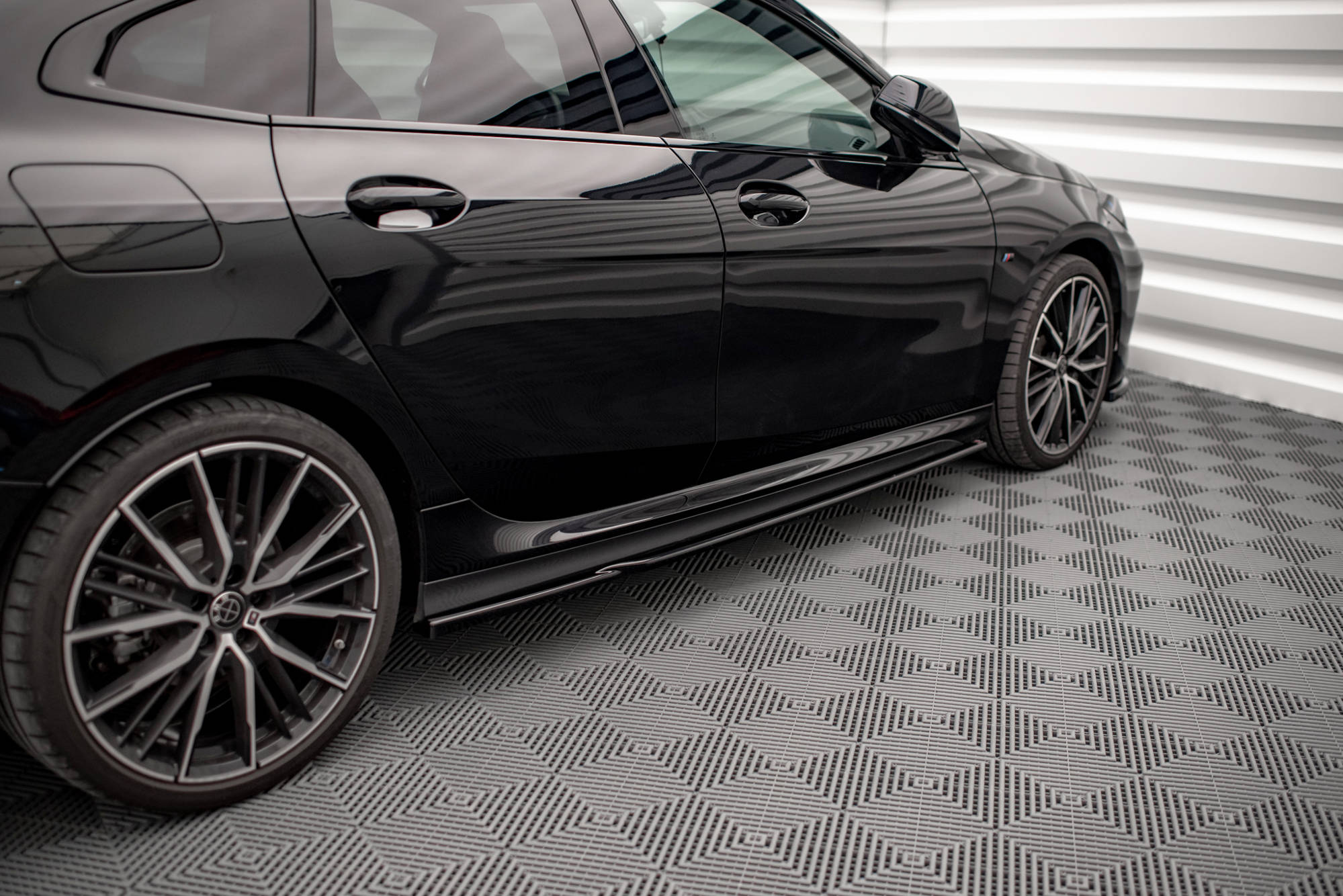 Maxton Design Street+ Seitenschweller Leisten passend für V.1 passend für BMW 2 Gran Coupe M-Paket / M235i F44 schwarz Hochglanz