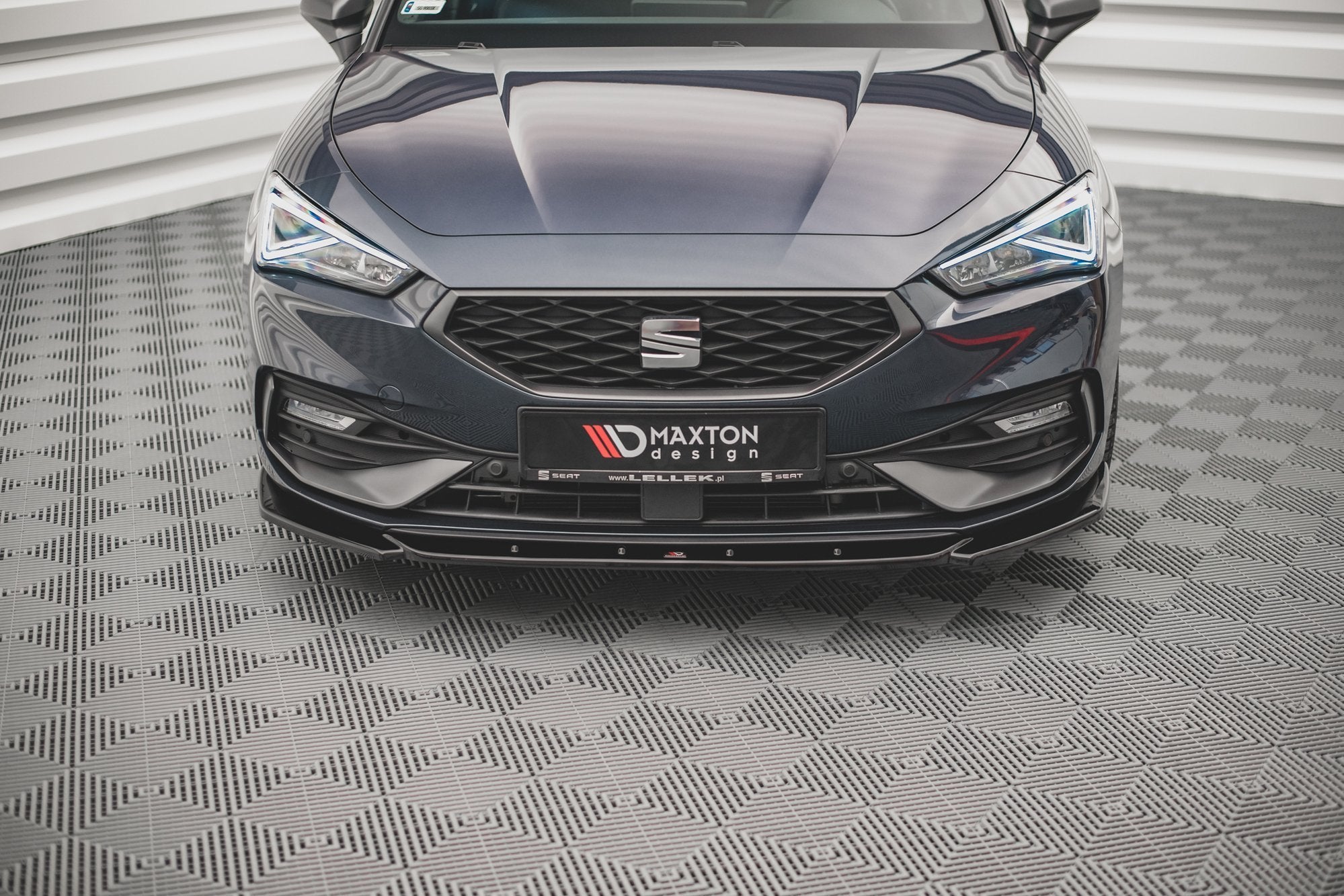 Maxton Design Street+ Spoilerlippe Front Ansatz V.2 passend für Seat Leon FR Mk4 schwarz Hochglanz