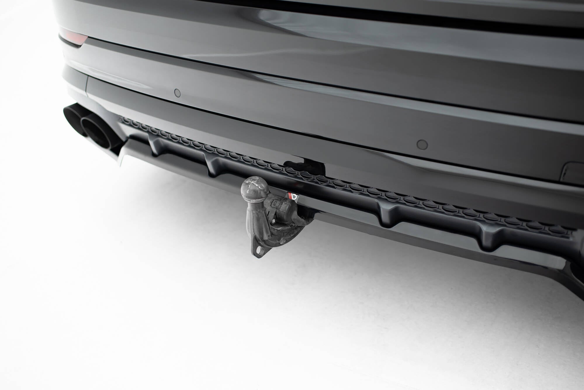 Maxton Design Street+ Mittlerer Diffusor RACE V.2 passend für Audi SQ8 / Q8 S-Line Mk1 Facelift schwarz Hochglanz