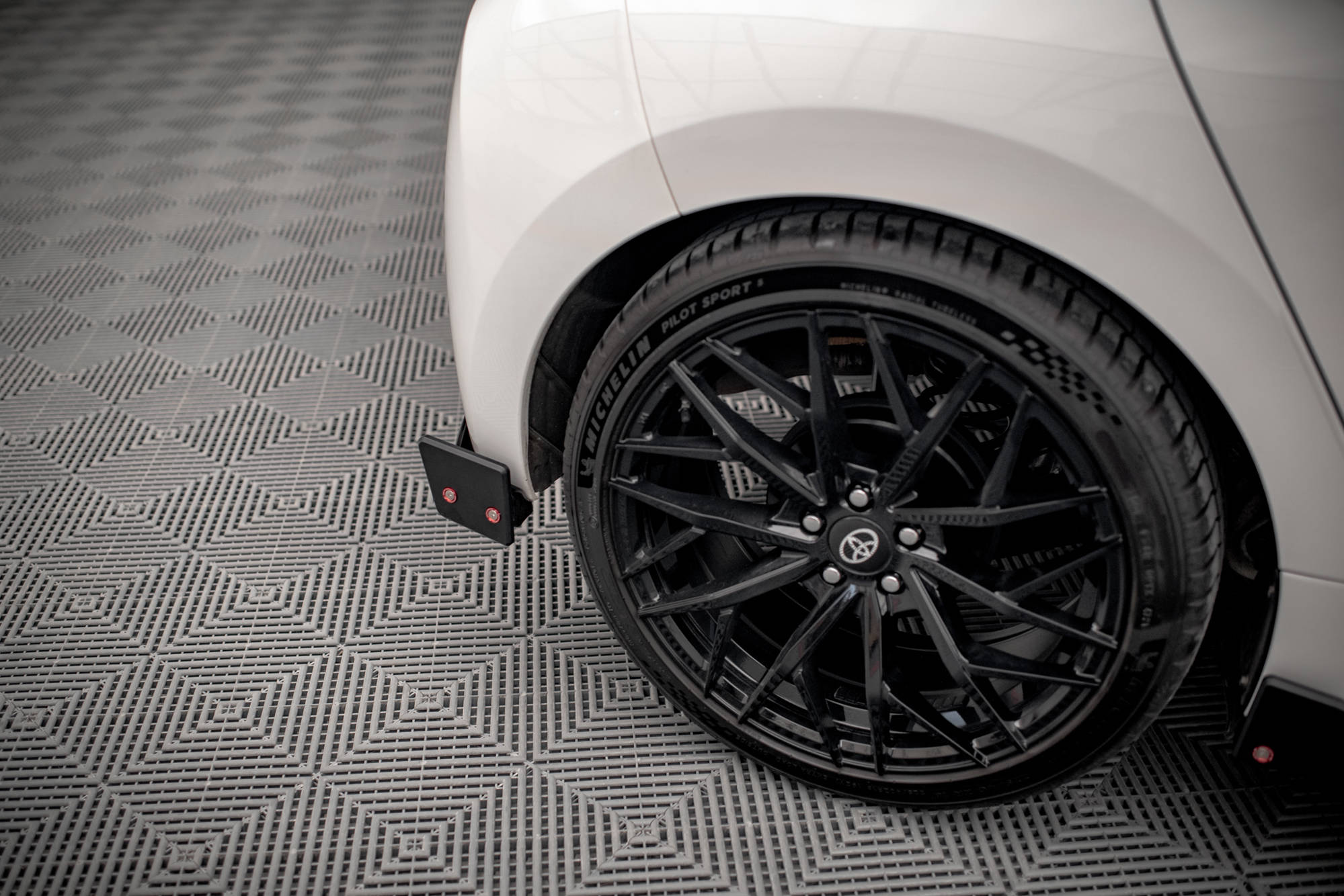 Maxton Design Heckansatz V.1 + Flaps Toyota Yaris Mk4 für Toyota Yaris Mk4