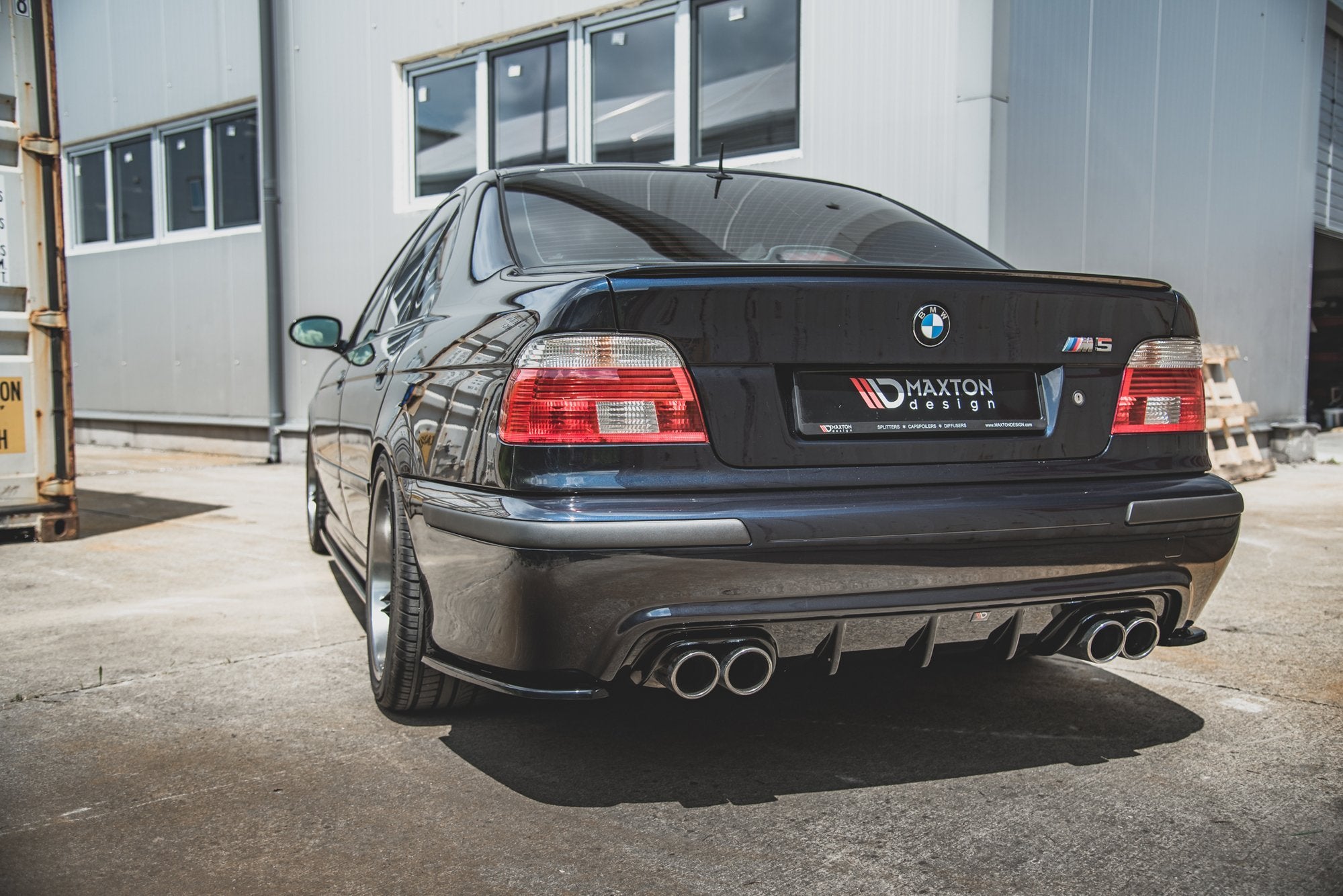 Maxton Design Heck Ansatz Flaps Diffusor passend für BMW M5 / 5 M-Paket E39 schwarz Hochglanz