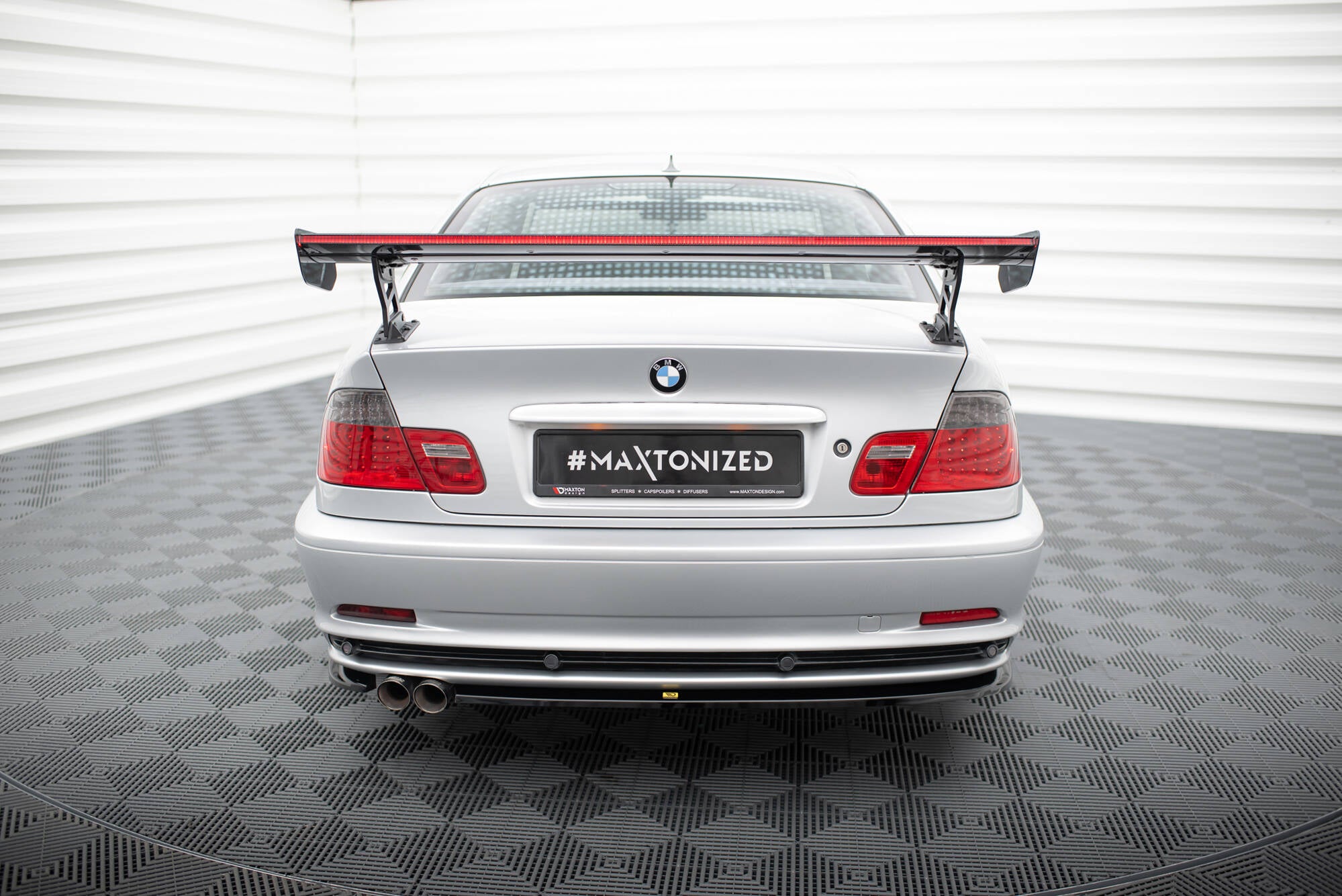 Maxton Design Carbon Spoiler With External Brackets Uprights + LED BMW 3er Coupe E46 für BMW 3er E46
