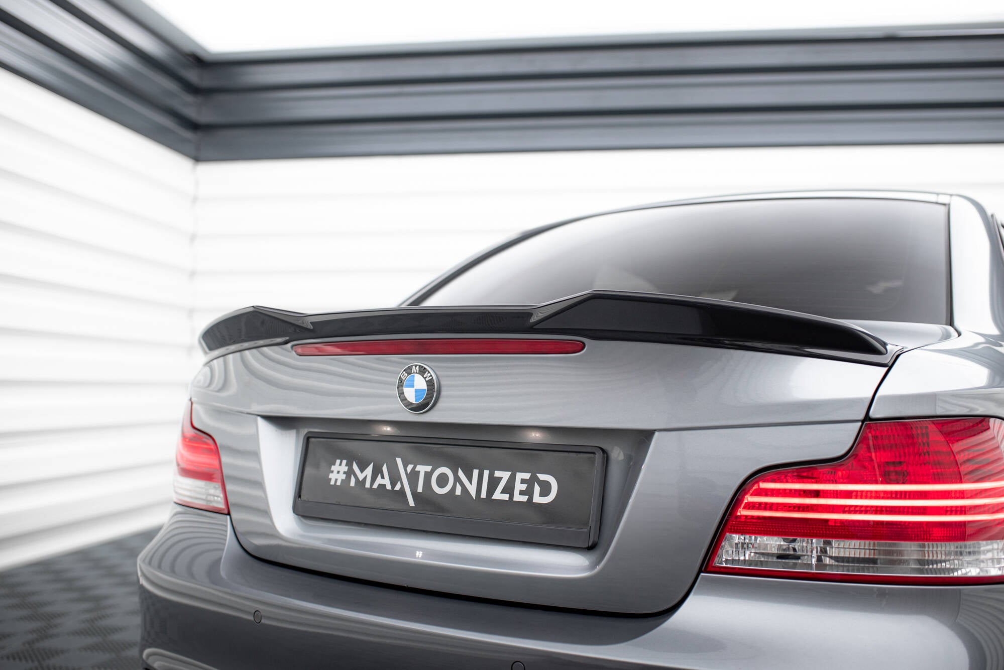 Maxton Design Spoiler CAP 3D passend für BMW 1er M-Paket E82 schwarz Hochglanz