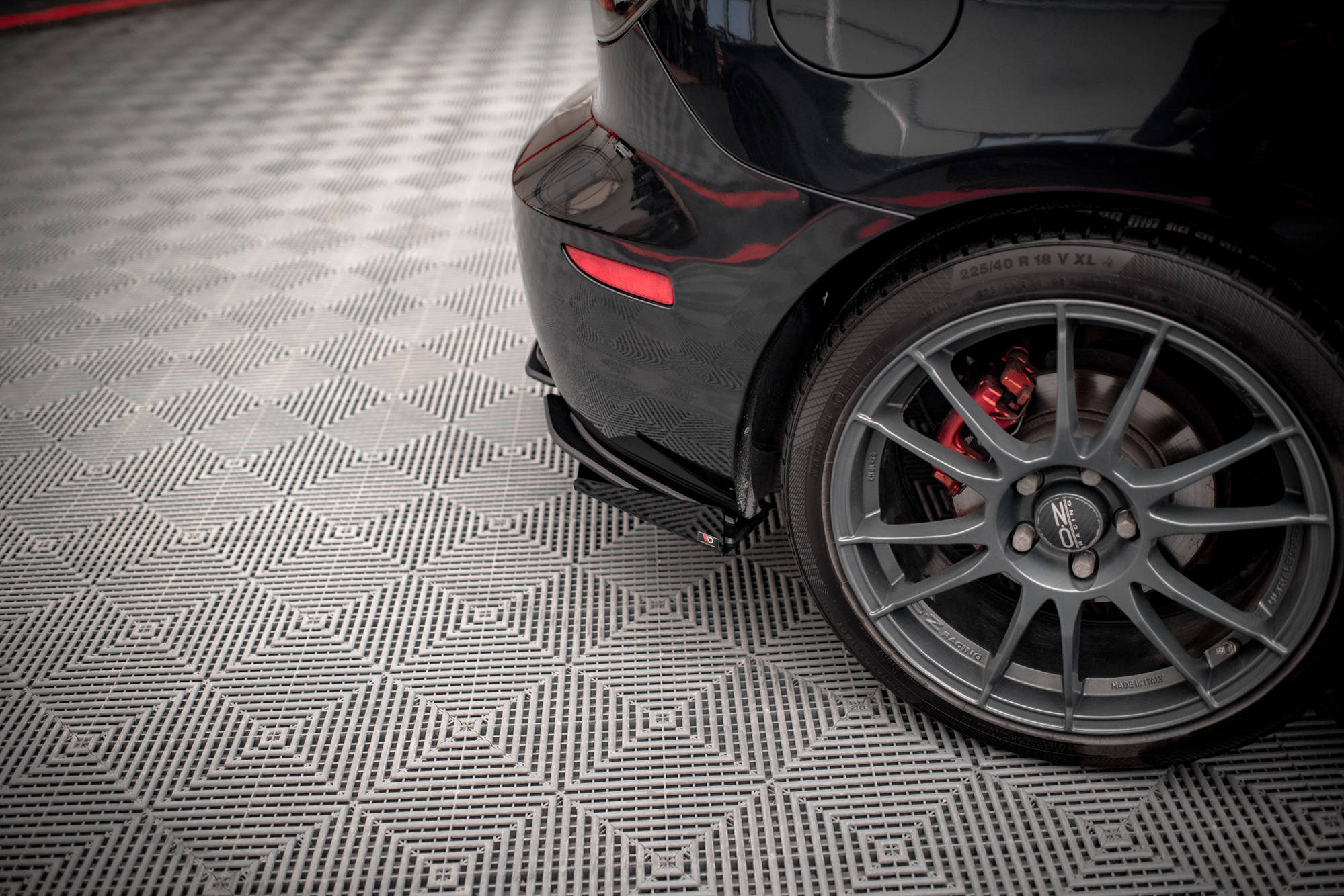 Maxton Design Hintere Seiten Flaps passend für Mazda 3 MPS Mk1 schwarz Hochglanz