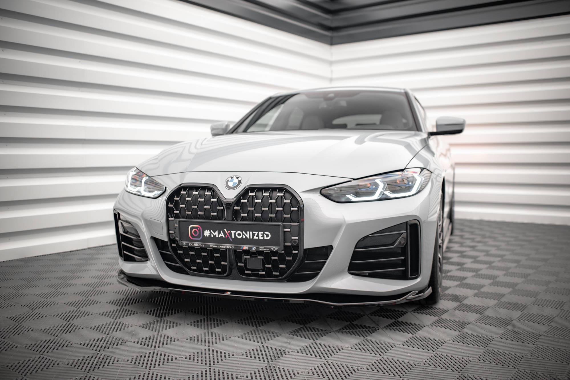 Maxton Design Street+ Spoilerlippe Front Ansatz V.1 passend für BMW 4er / i4 Gran Coupe M-Paket / M440i G26 schwarz Hochglanz
