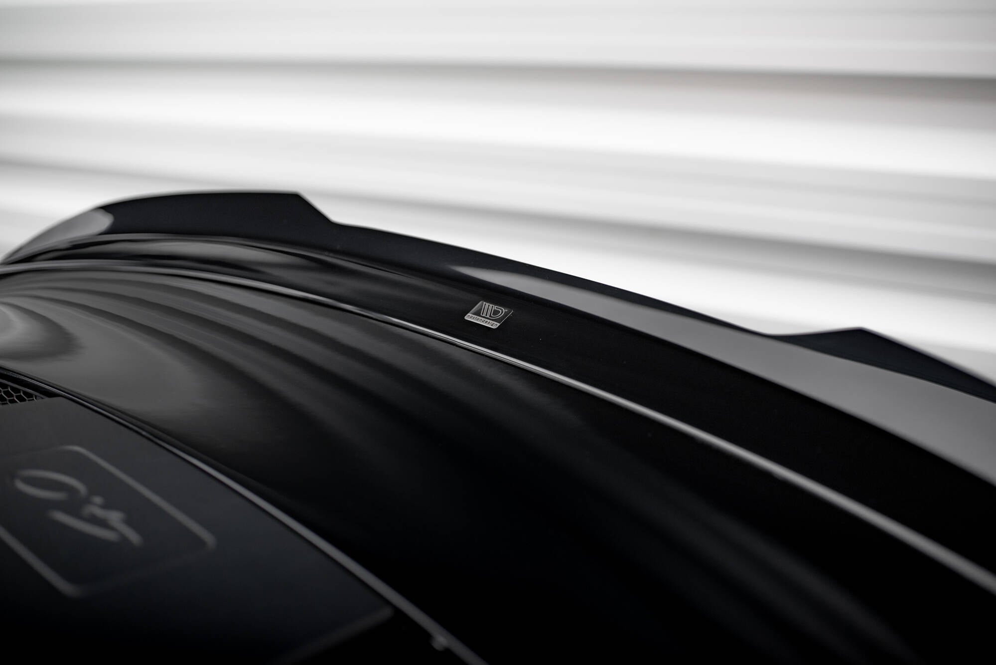 Maxton Design Niedriger Spoiler CAP passend für Porsche 911 992 GT3 schwarz Hochglanz