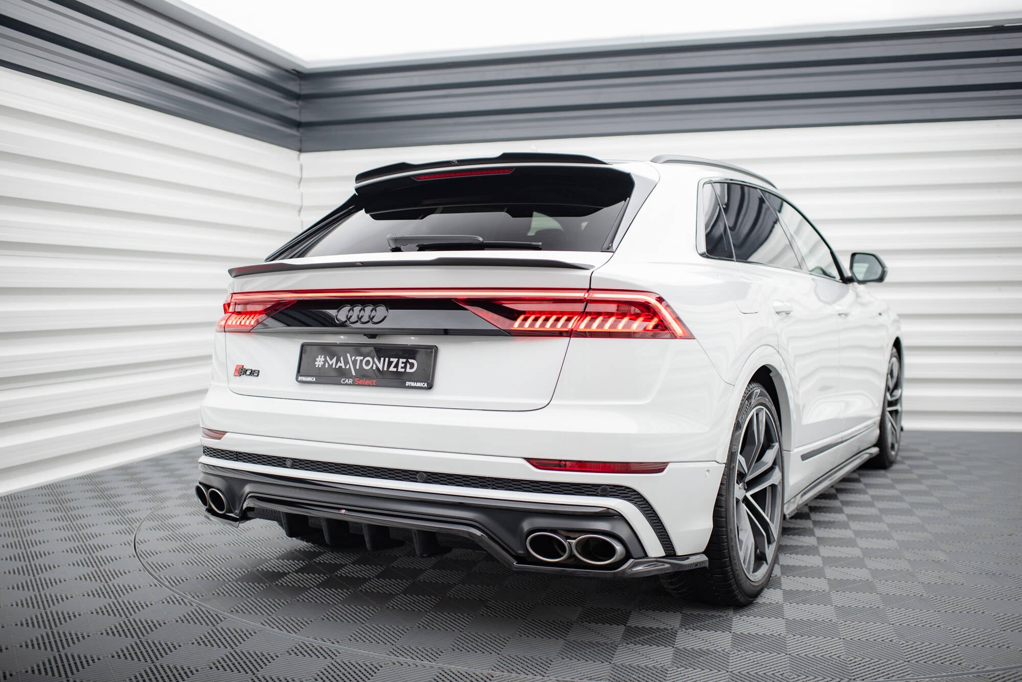 Maxton Design Street+ Mittlerer Diffusor RACE passend für Audi SQ8 Mk1 schwarz Hochglanz