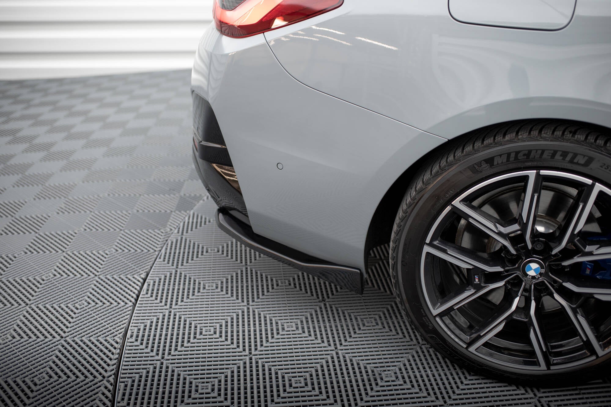 Maxton Design Heck Ansatz Flaps Diffusor V.4 passend für BMW M440i / 4 M-Paket Gran Coupe G26 schwarz Hochglanz