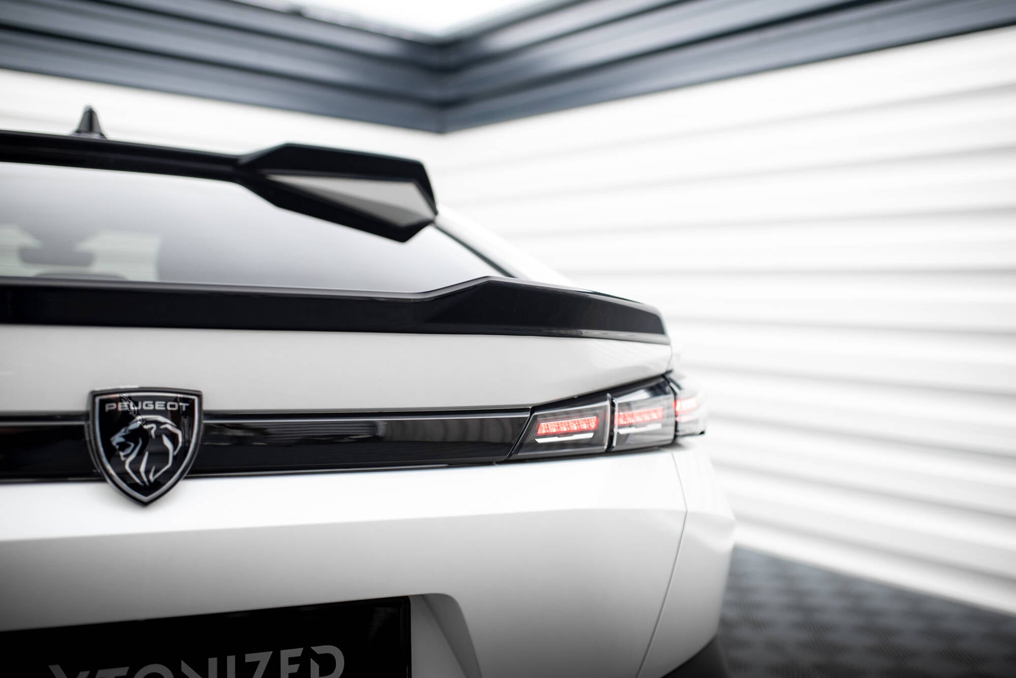Maxton Design Niedriger Spoiler CAP 3D passend für Peugeot 408 Mk1 schwarz Hochglanz