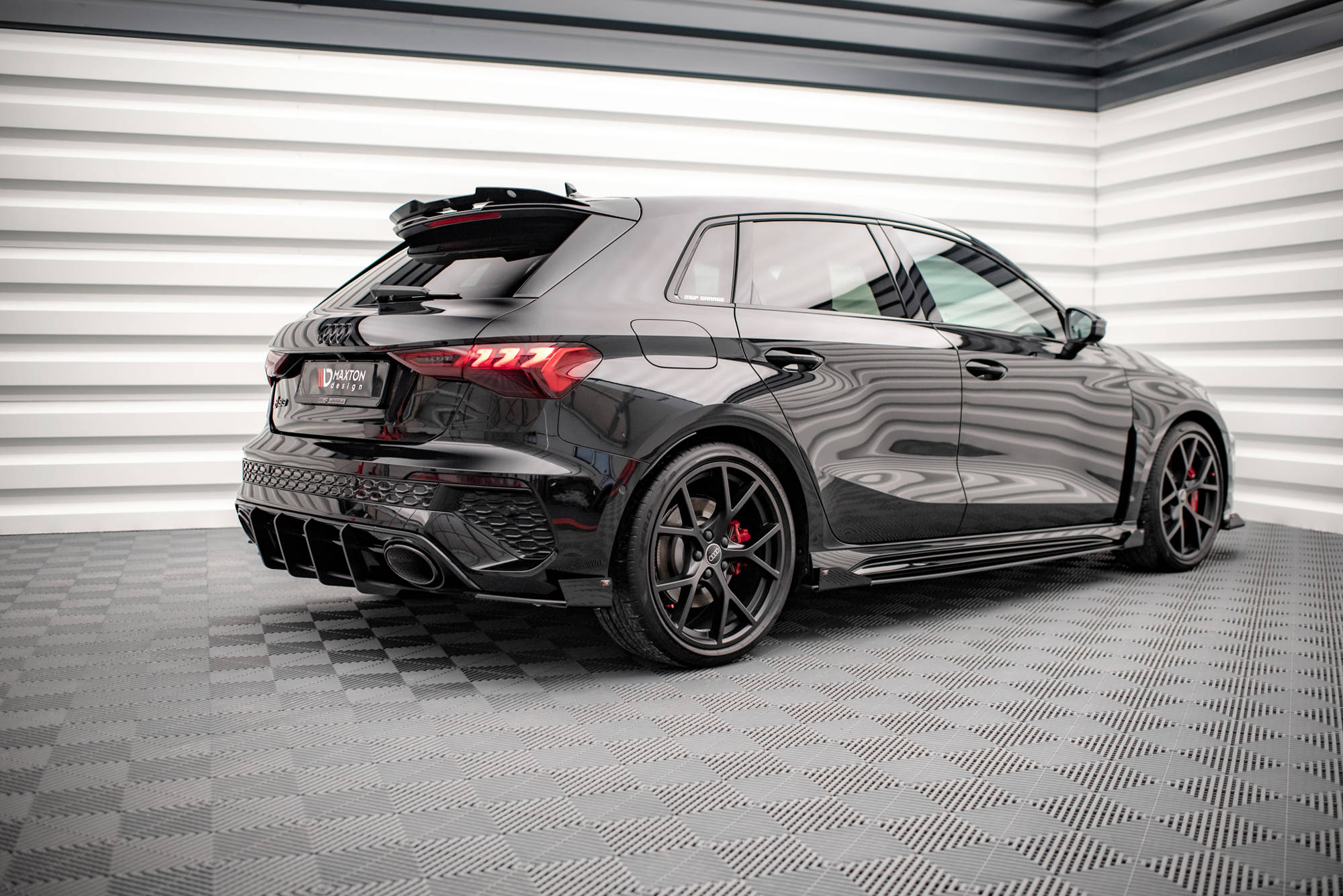 Maxton Design Street Pro Street+ Seitenschweller Leisten + Flaps passend für Audi RS3 Sportback 8Y schwarz Hochglanz