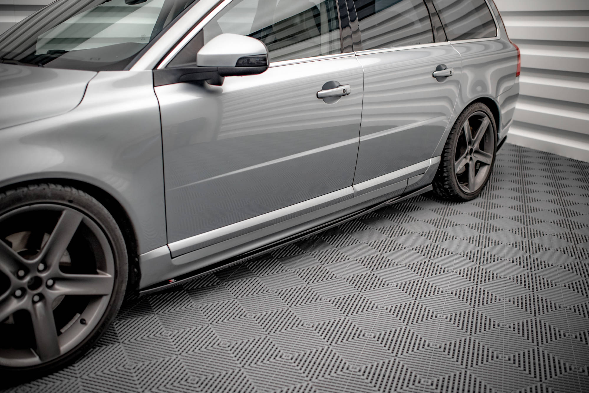 Maxton Design Seitenschweller Ansatz für Volvo V70 Mk3 Carbon Look