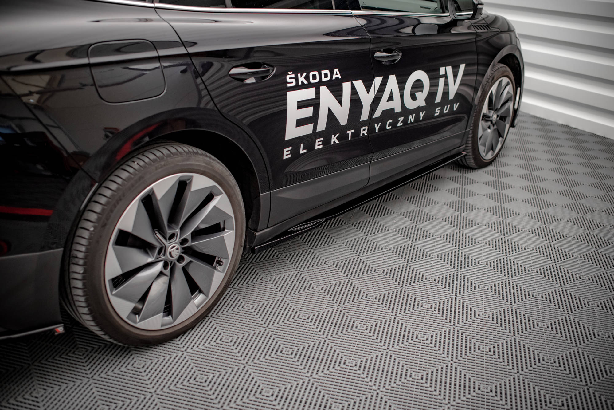 Maxton Design Seitenschweller Ansatz für Skoda Enyaq iV Carbon Look
