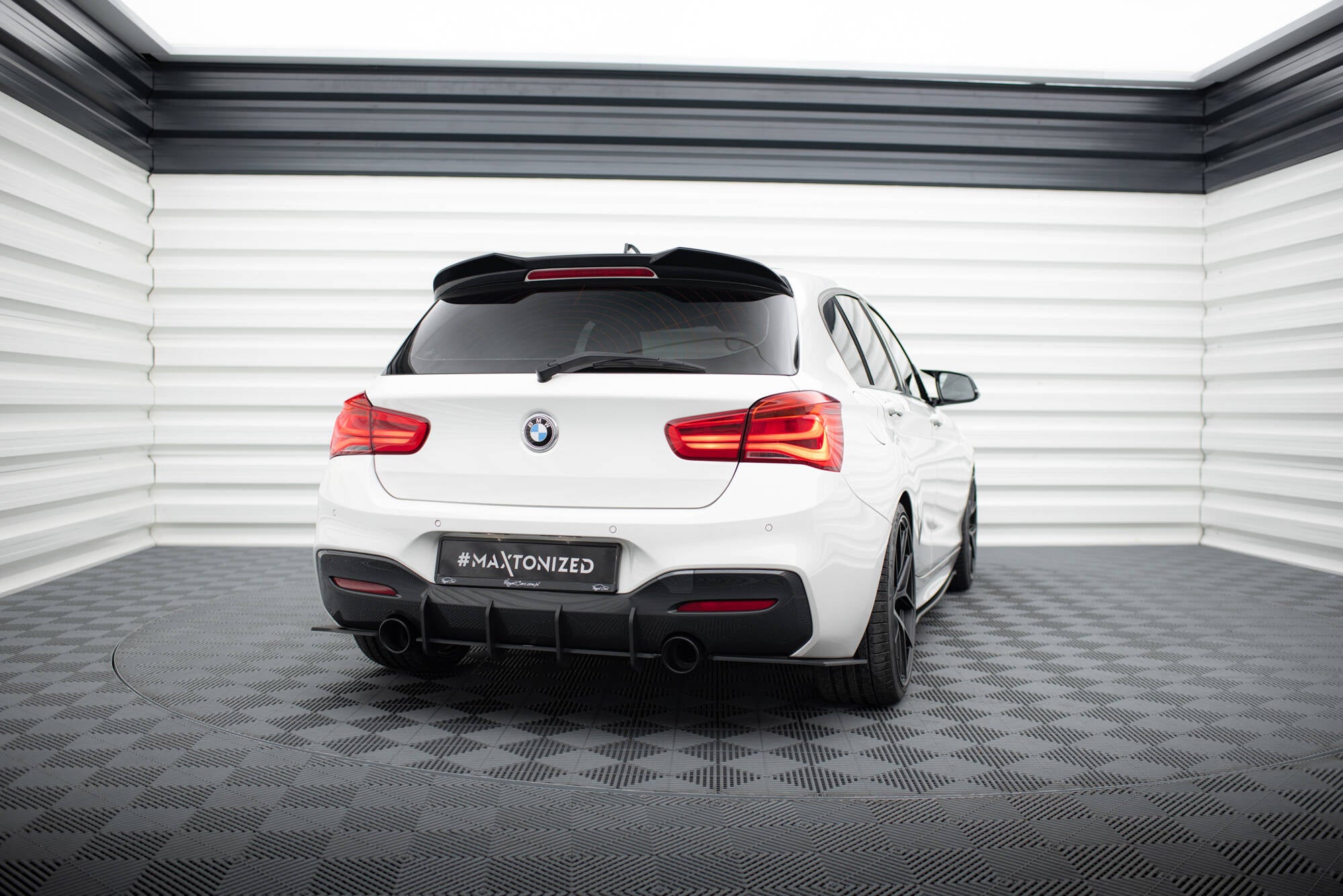 Maxton Design Street Pro Heck Ansatz Flaps Diffusor V.2 passend für BMW 1er F20 M140i