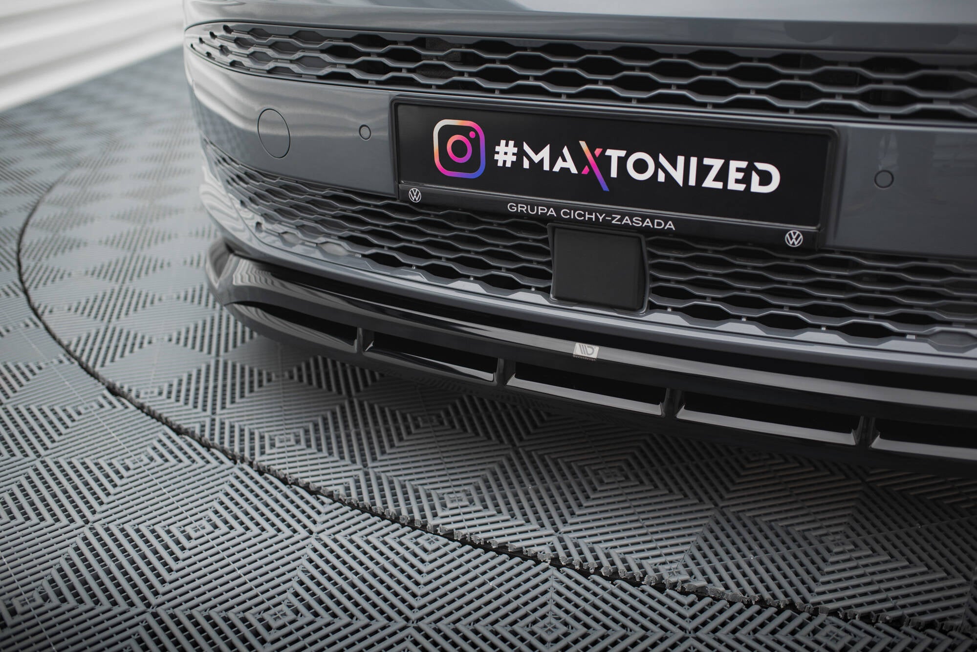Maxton Design Street+ Spoilerlippe Front Ansatz V.1 passend für VW Multivan T7 schwarz Hochglanz