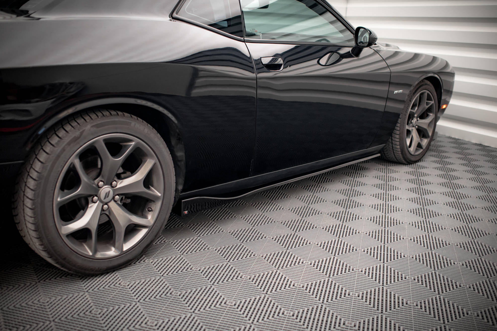 Maxton Design Street+ Seitenschweller Leisten passend für Dodge Challenger GT Mk3 Facelift schwarz Hochglanz