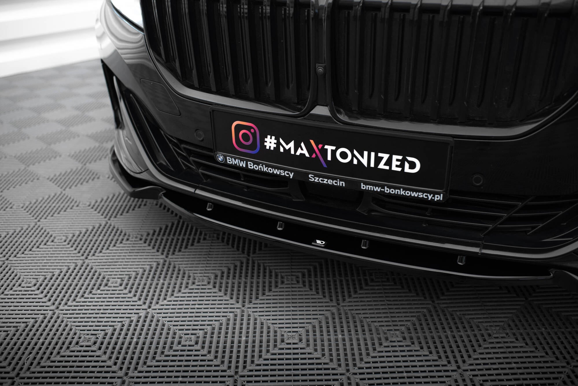 Maxton Design Street+ Spoilerlippe Front Ansatz V.1 passend für BMW 7 G11 / G12 Facelift schwarz Hochglanz