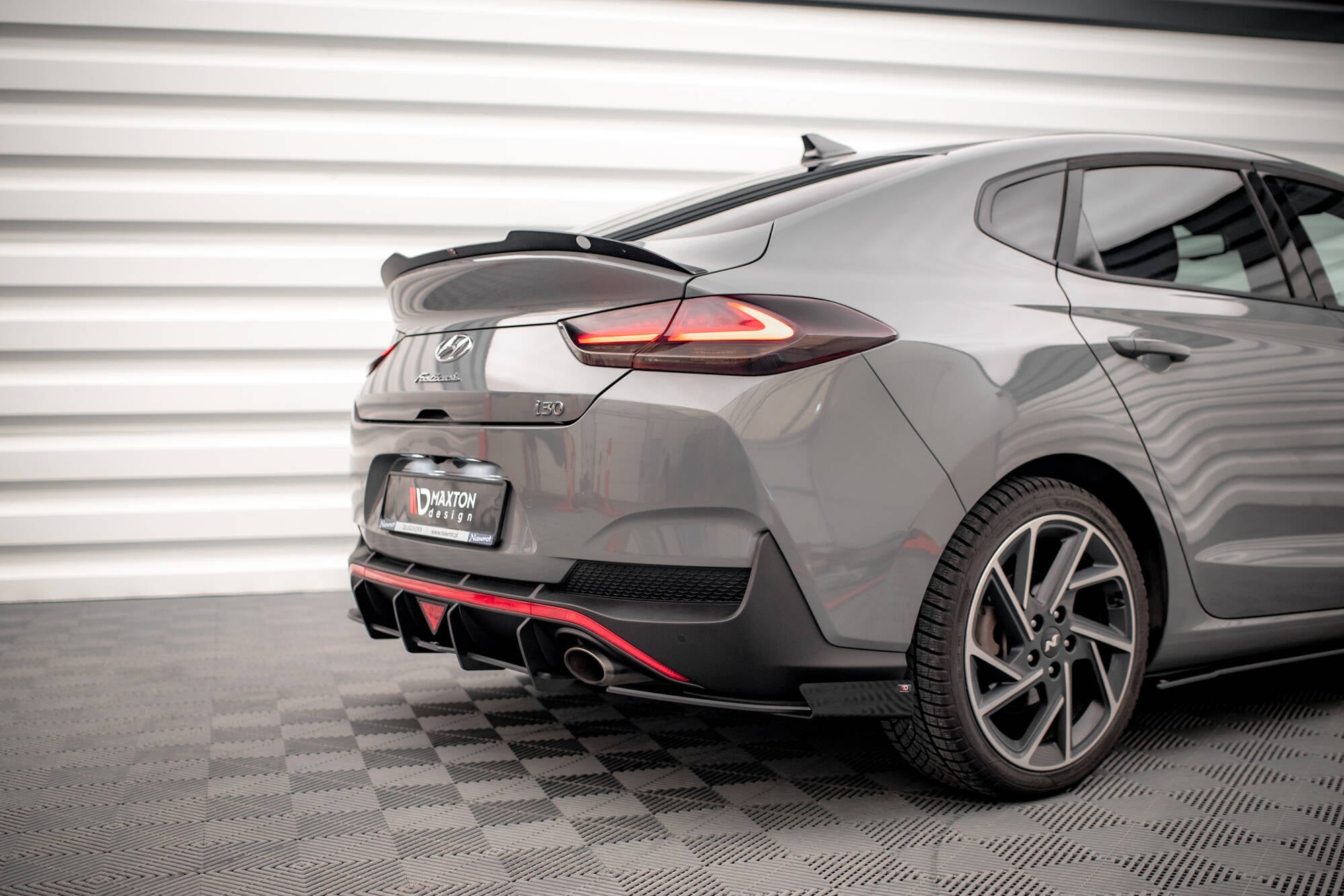 Maxton Design Hintere Seiten Flaps passend für Hyundai I30 Fastback N-Line Mk3 Facelift schwarz Hochglanz