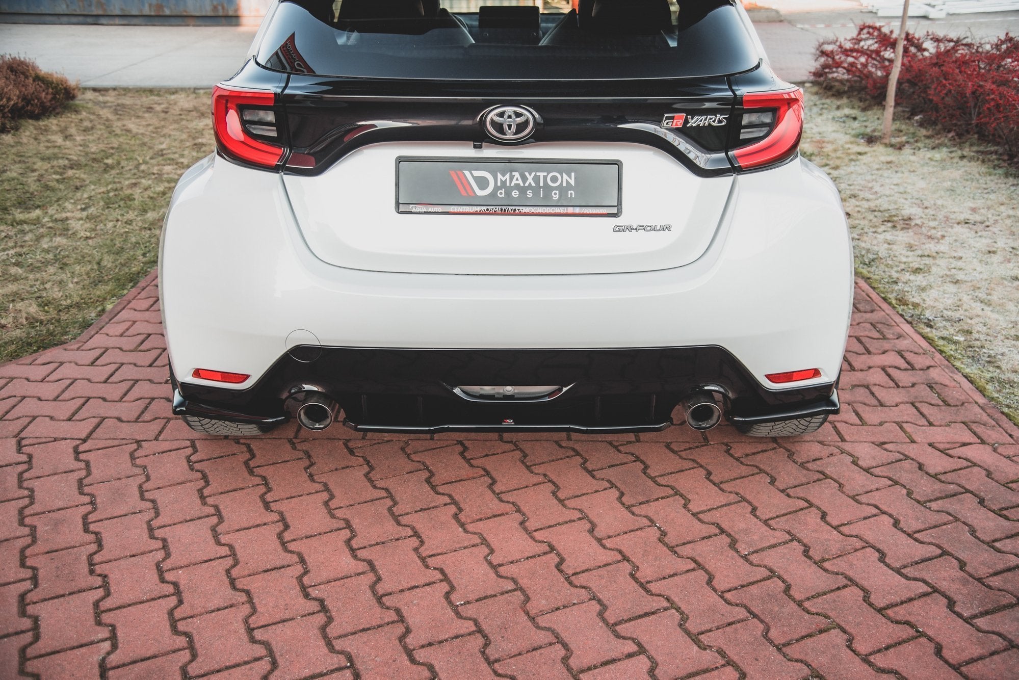 Maxton Design Heck Ansatz Flaps Diffusor V.1 passend für Toyota GR Yaris Mk4 schwarz Hochglanz
