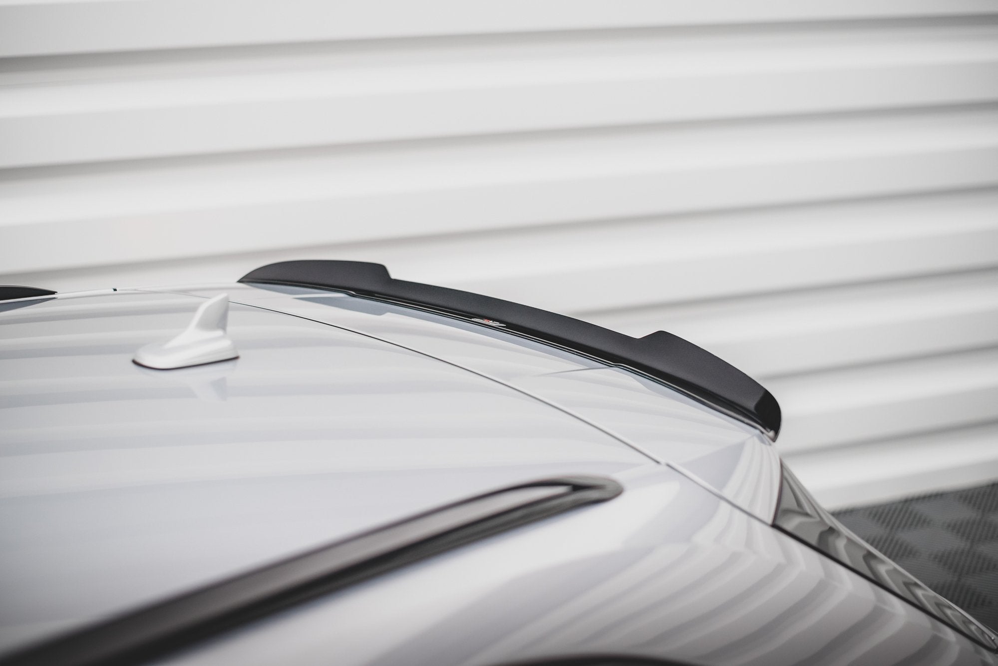 Maxton Design Spoiler CAP V.2 passend für Audi S4 / A4 S-Line Avant B9 schwarz Hochglanz
