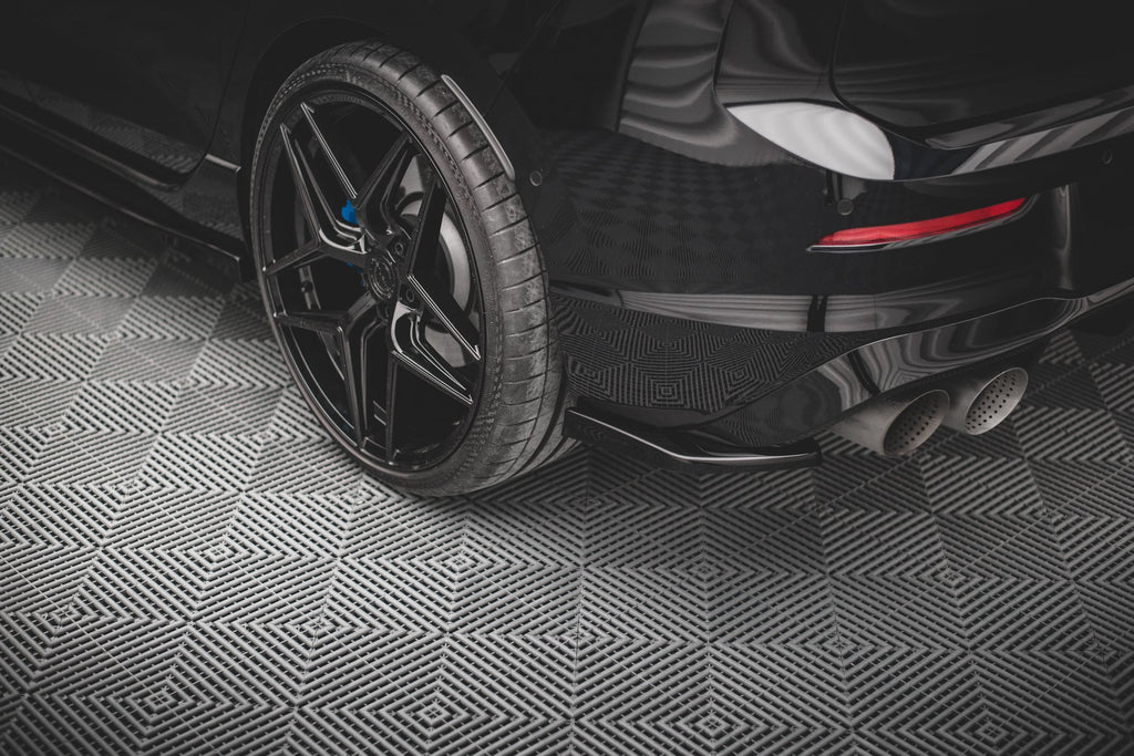 Maxton Design Heck Ansatz Flaps Diffusor V.2 passend für VW Golf R Hatchback Mk8 Facelift schwarz Hochglanz