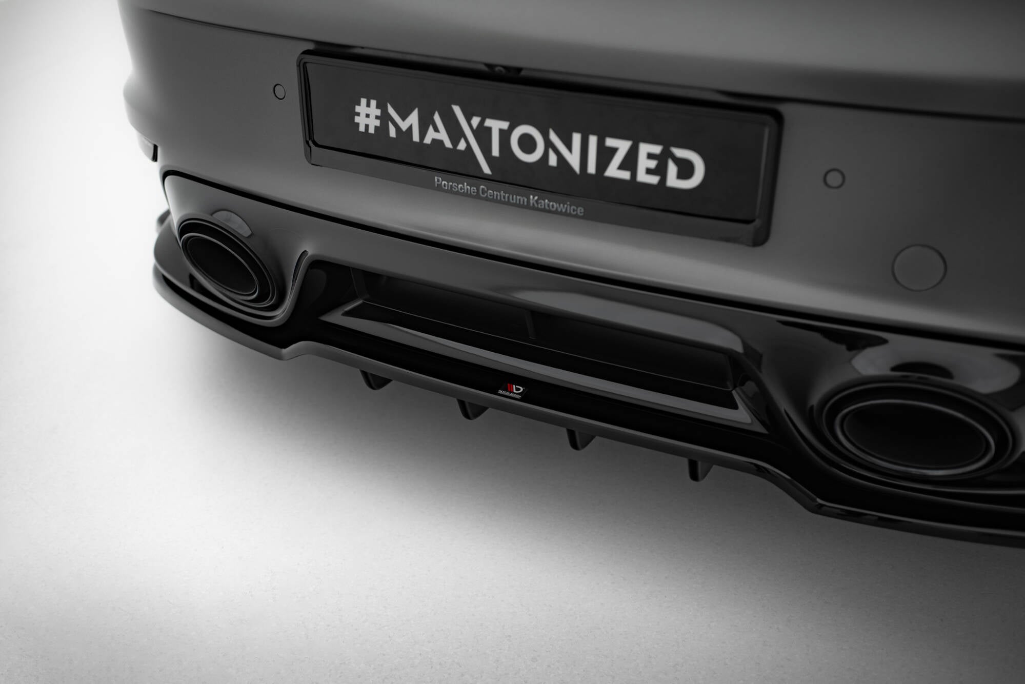 Maxton Design Street+ Mittlerer Diffusor RACE passend für Porsche 911 Turbo S Sport Package 992 schwarz Hochglanz