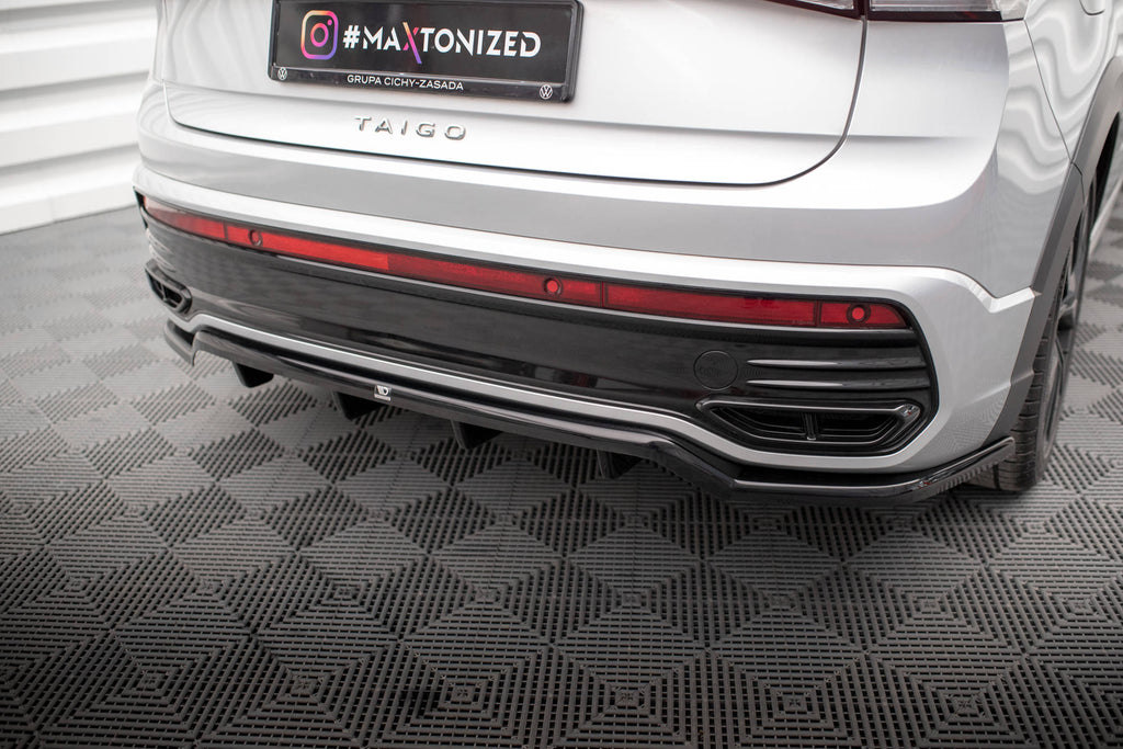 Maxton Design Street+ Mittlerer Diffusor RACE passend für VW Taigo R-Line Mk1 schwarz Hochglanz