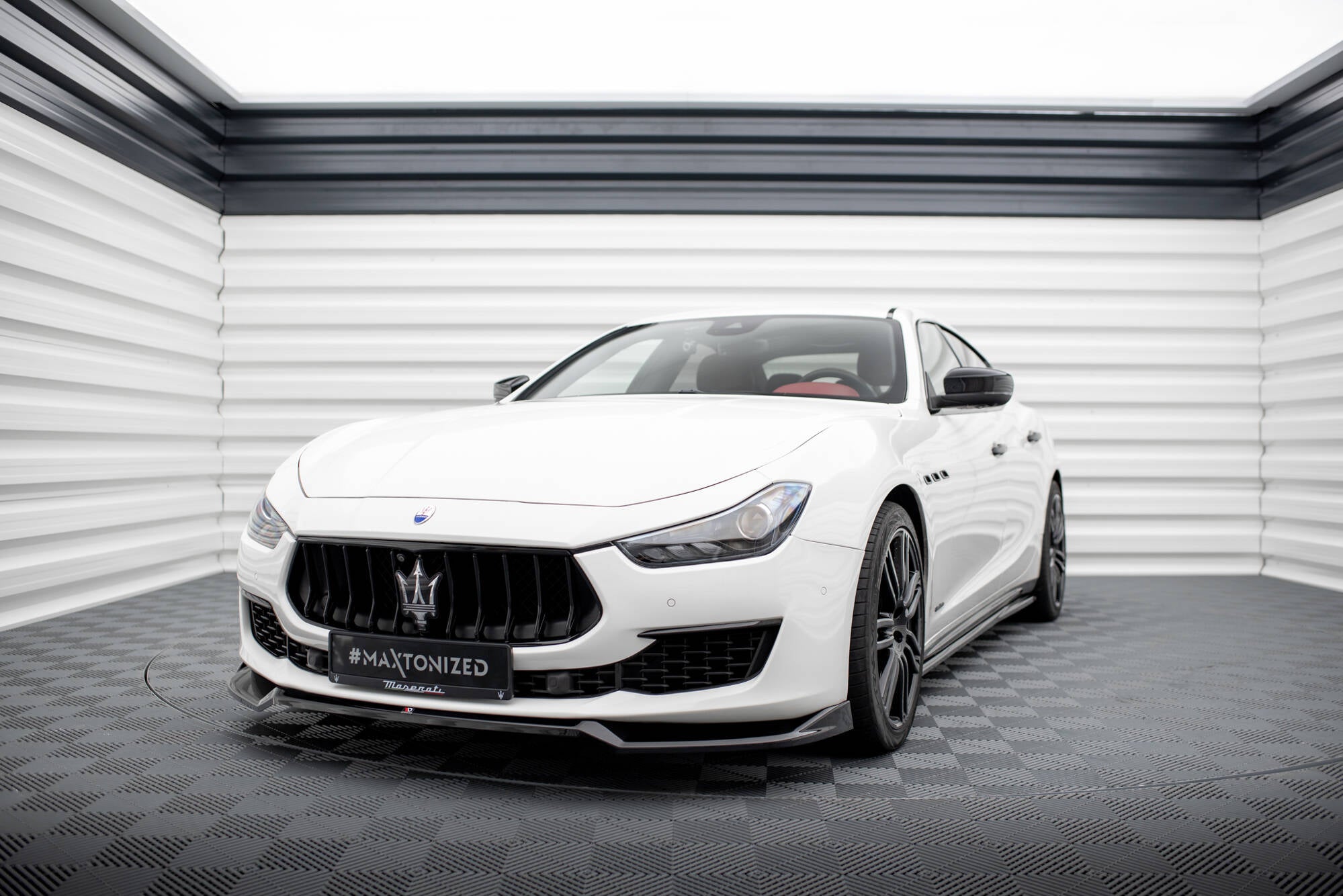 Maxton Design Street+ Spoilerlippe Front Ansatz V.1 passend für Maserati Ghibli Mk3 Facelift schwarz Hochglanz