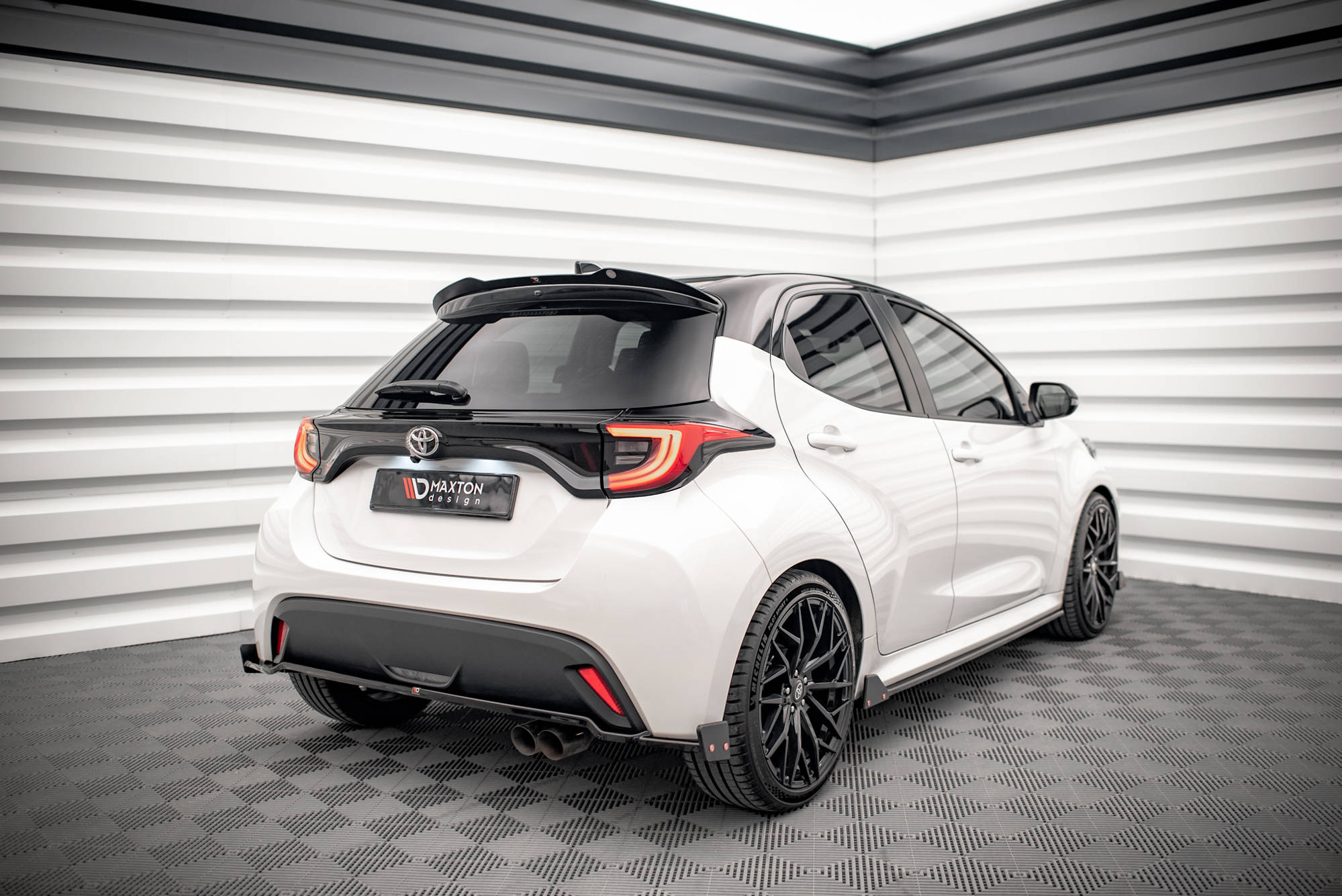 Maxton Design Heckansatz V.1 + Flaps Toyota Yaris Mk4 für Toyota Yaris Mk4