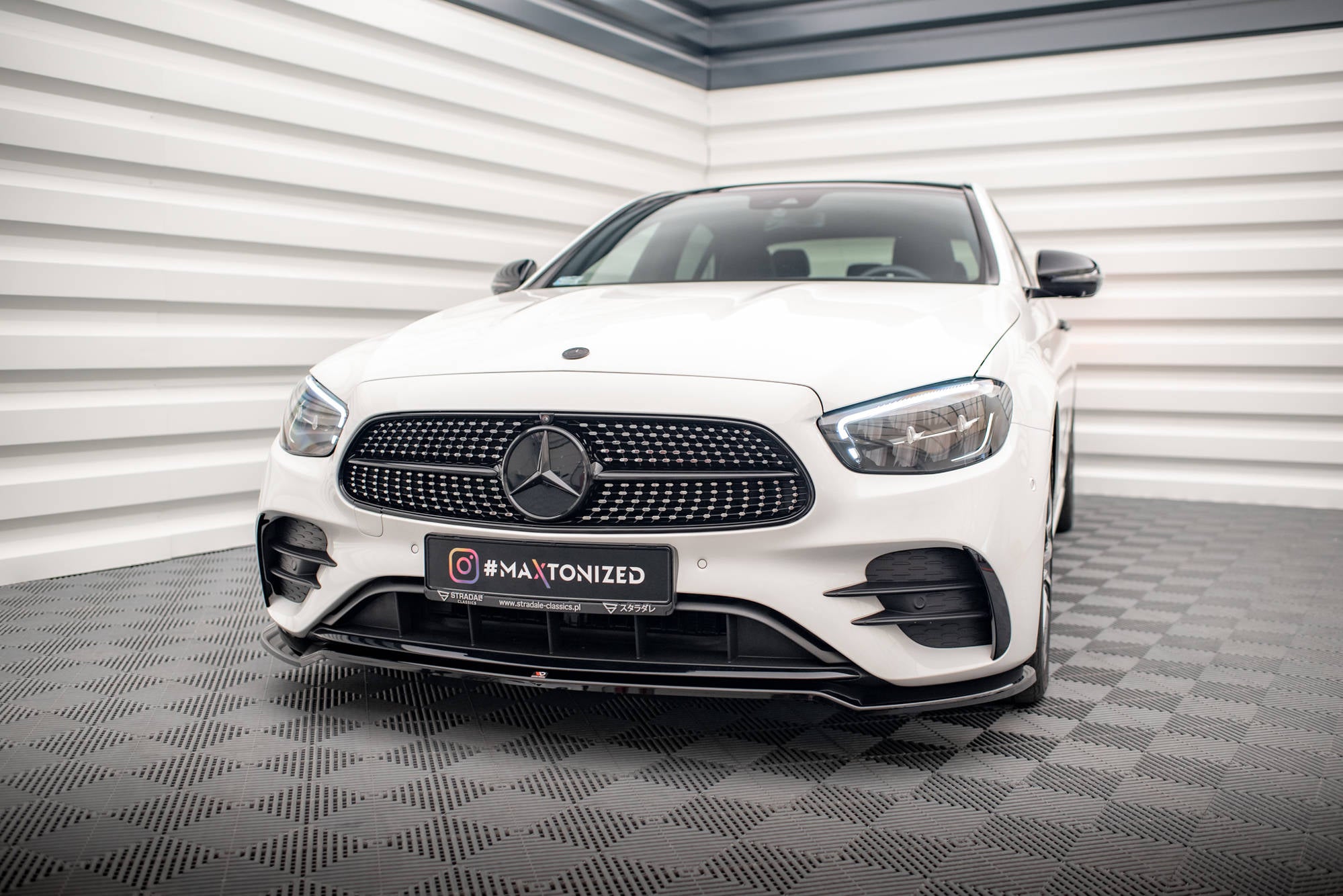 Maxton Design Street+ Spoilerlippe Front Ansatz V.1 passend für Mercedes-Benz E AMG-Line W213 Facelift schwarz Hochglanz