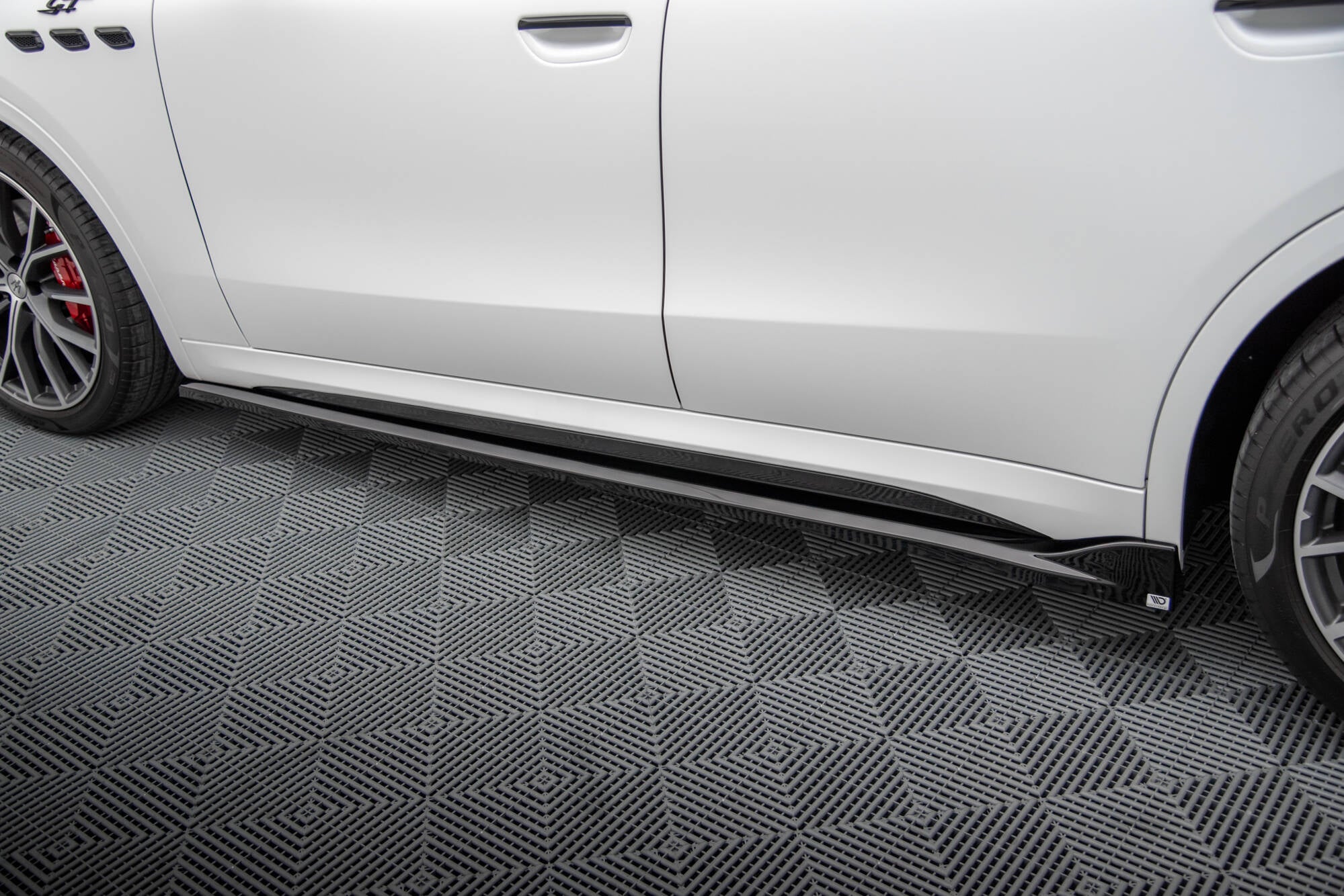 Maxton Design Street+ Seitenschweller Leisten passend für Maserati Grecale GT / Modena Mk1 schwarz Hochglanz
