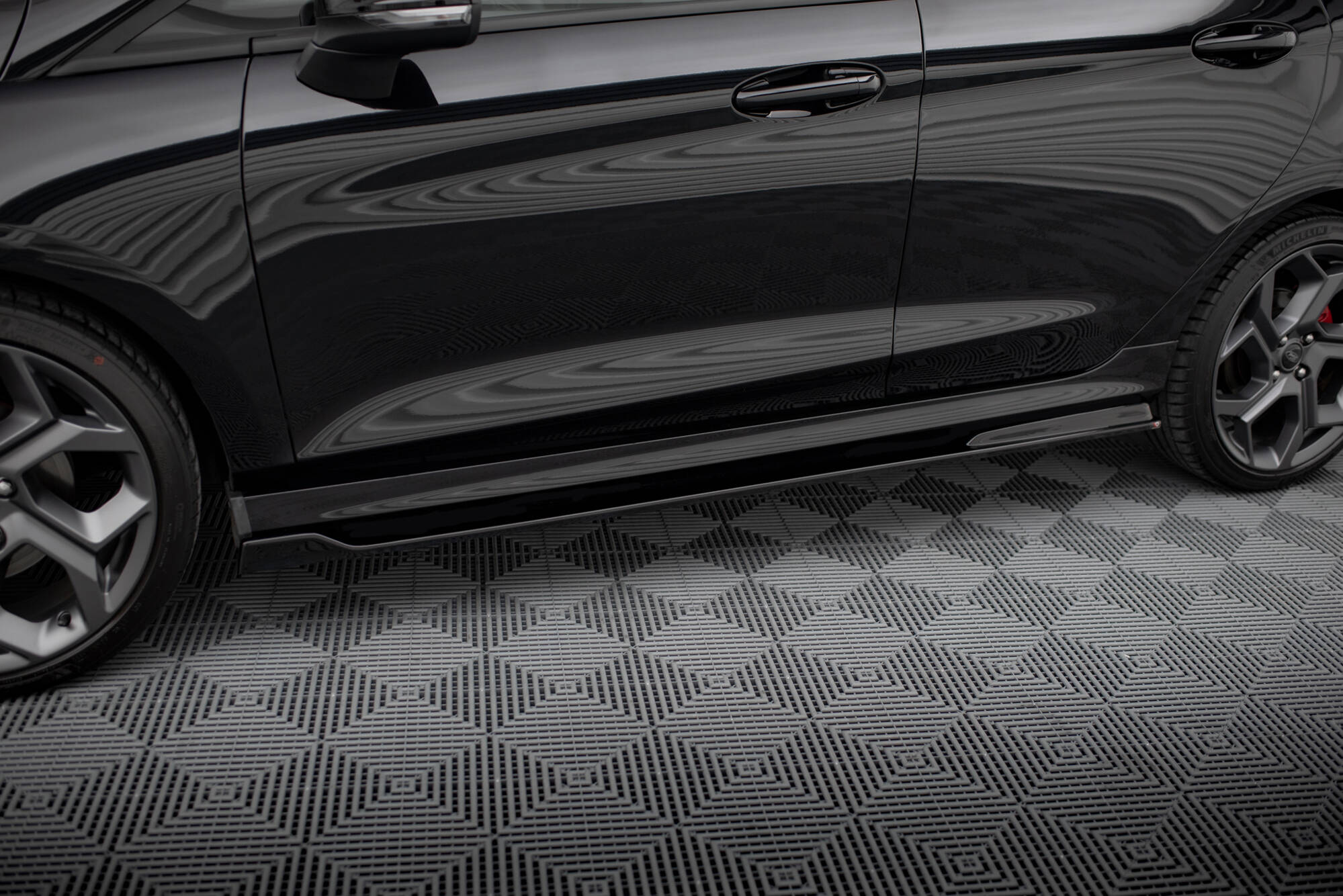 Maxton Design Street+ Seitenschweller Leisten passend für V.3 passend für Ford Fiesta Mk8 ST / ST-Line schwarz Hochglanz