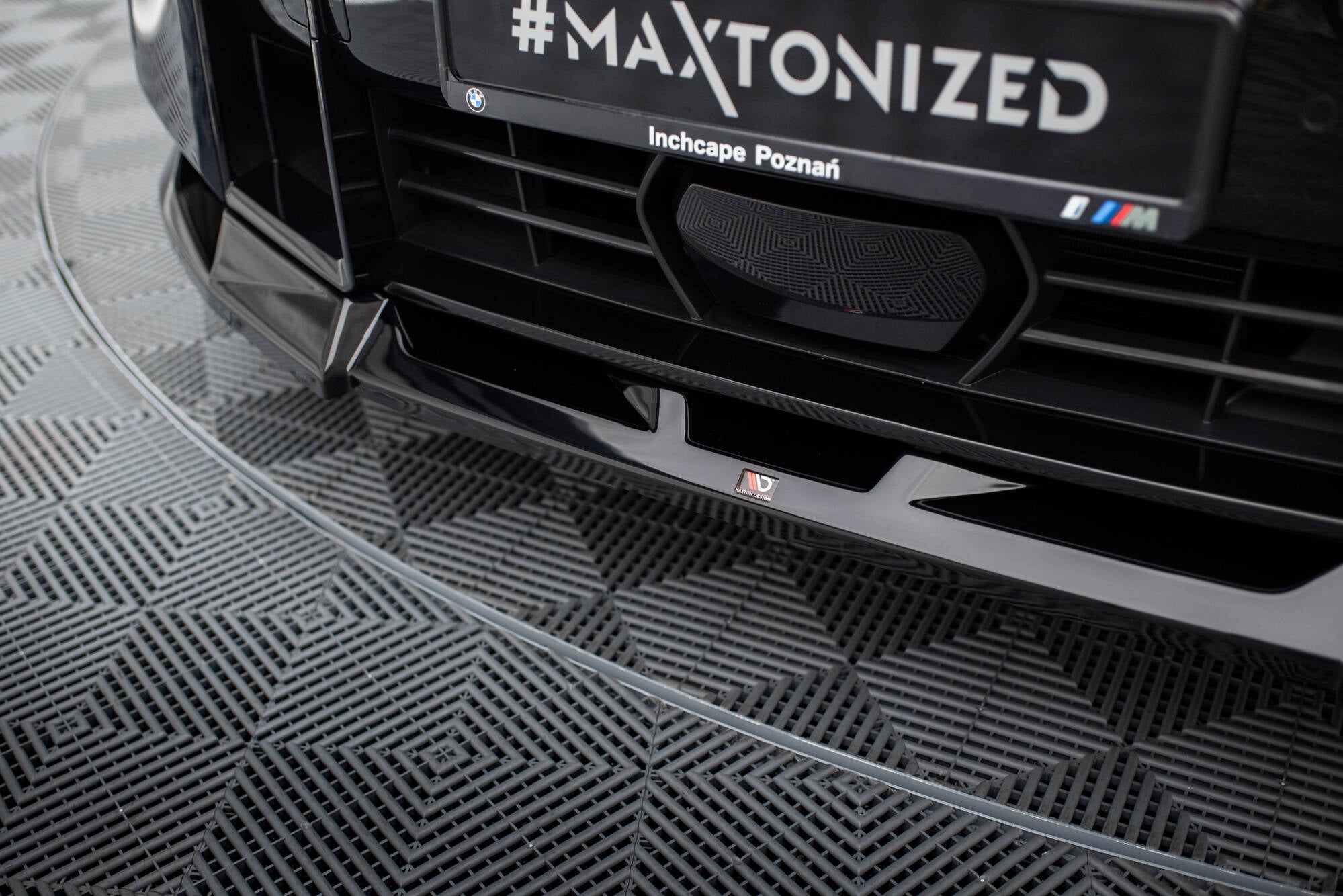 Maxton Design Street+ Spoilerlippe Front Ansatz V.2 passend für BMW XM G09 schwarz Hochglanz