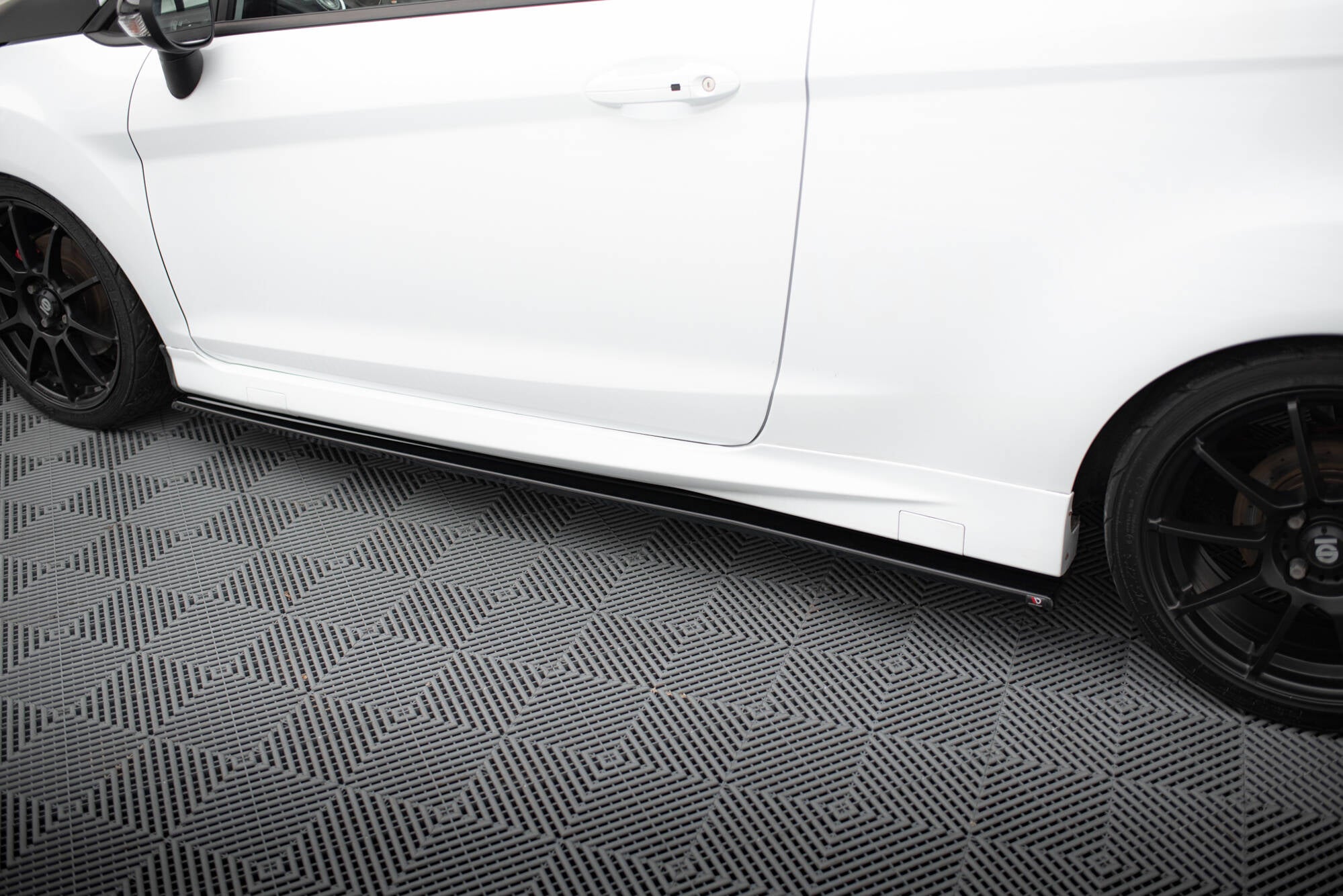 Maxton Design Seitenschweller Diffuser Ford Fiesta ST / ST-Line Mk7 / Mk7 Facelift schwarz Hochglanz für Ford Fiesta ST