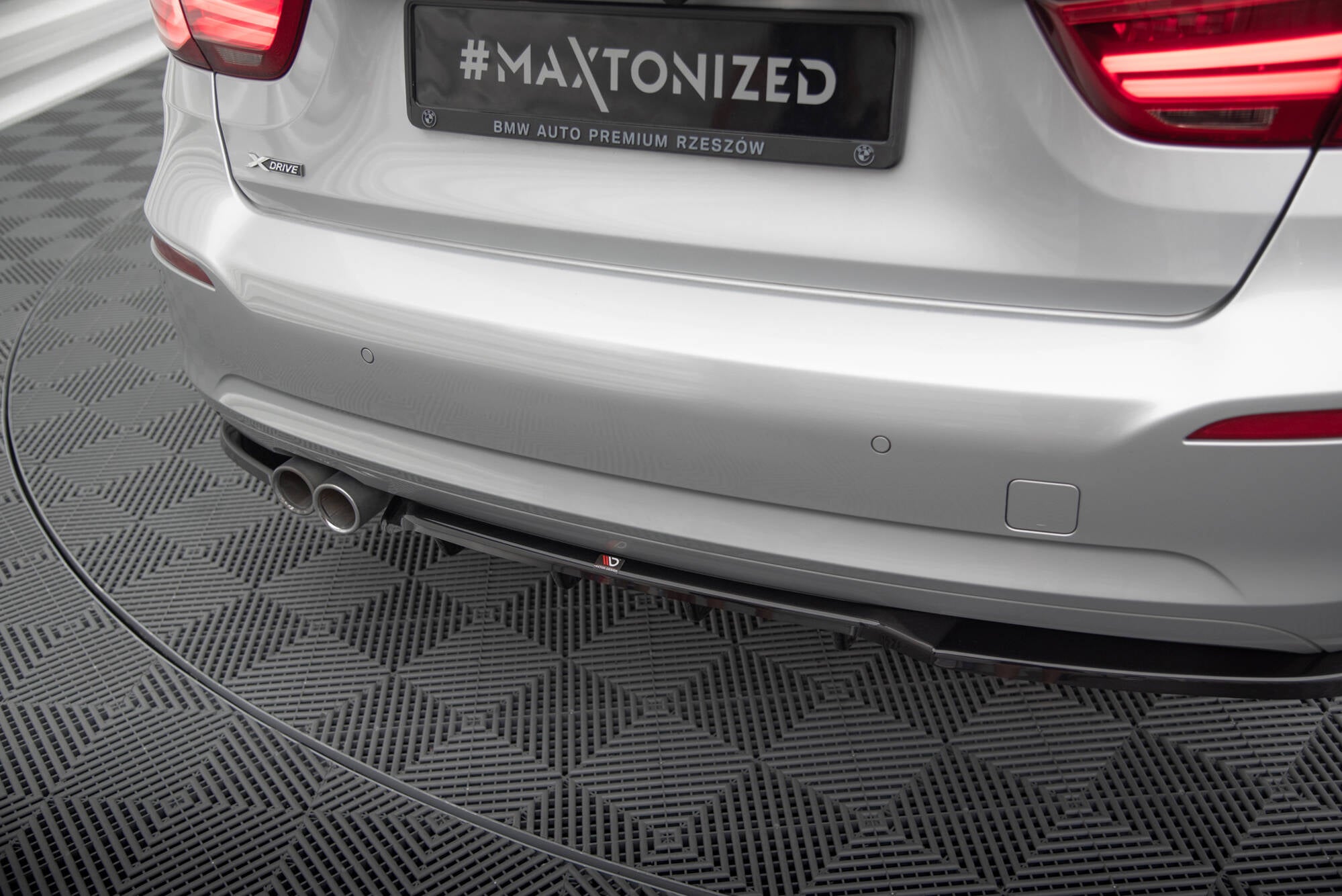 Maxton Design Street+ Mittlerer Diffusor RACE passend für BMW 3er GT F34 Facelift schwarz Hochglanz