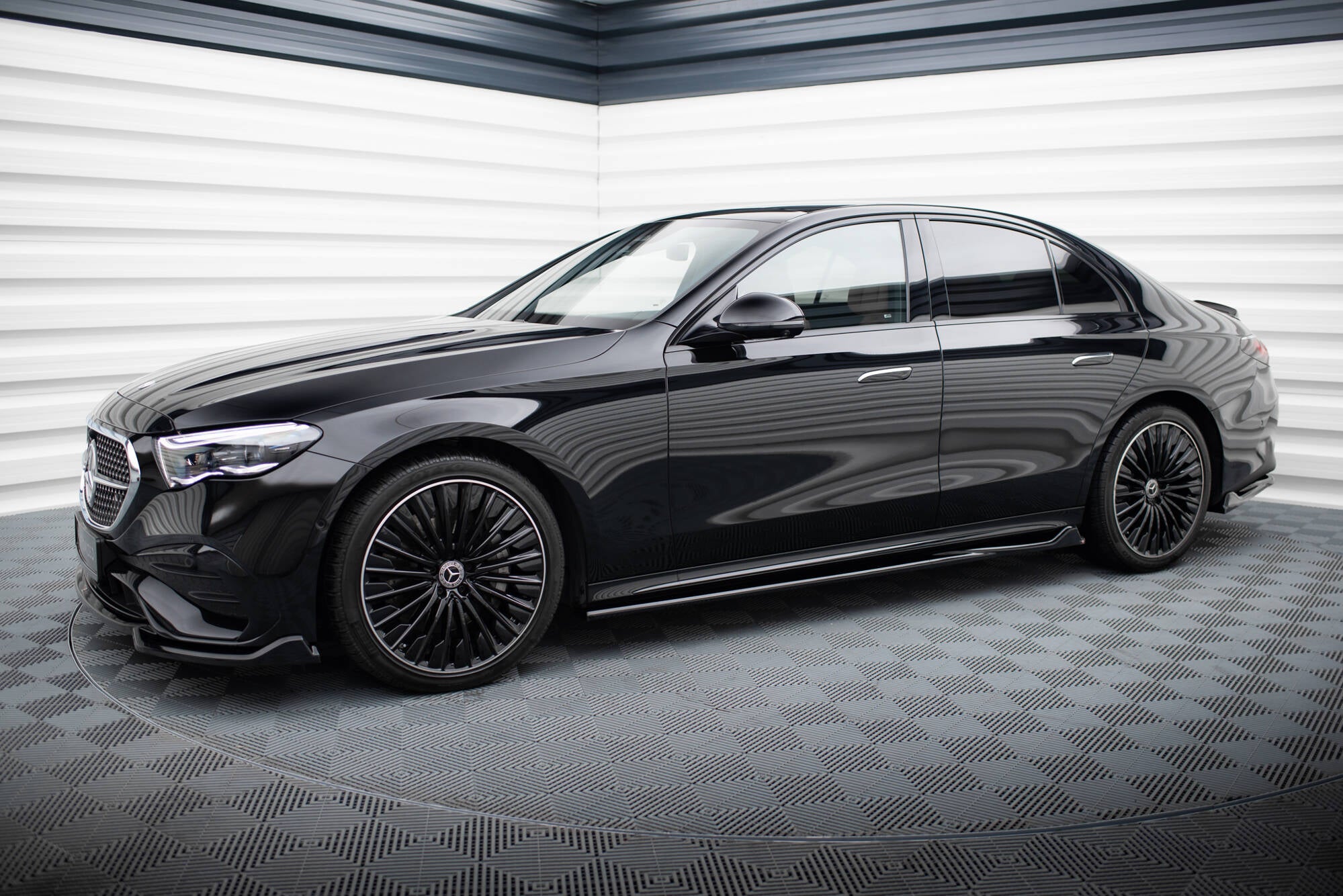 Maxton Design Street+ Seitenschweller Leisten passend für Mercedes-Benz E AMG-Line Limousine / Kombi W214 schwarz Hochglanz
