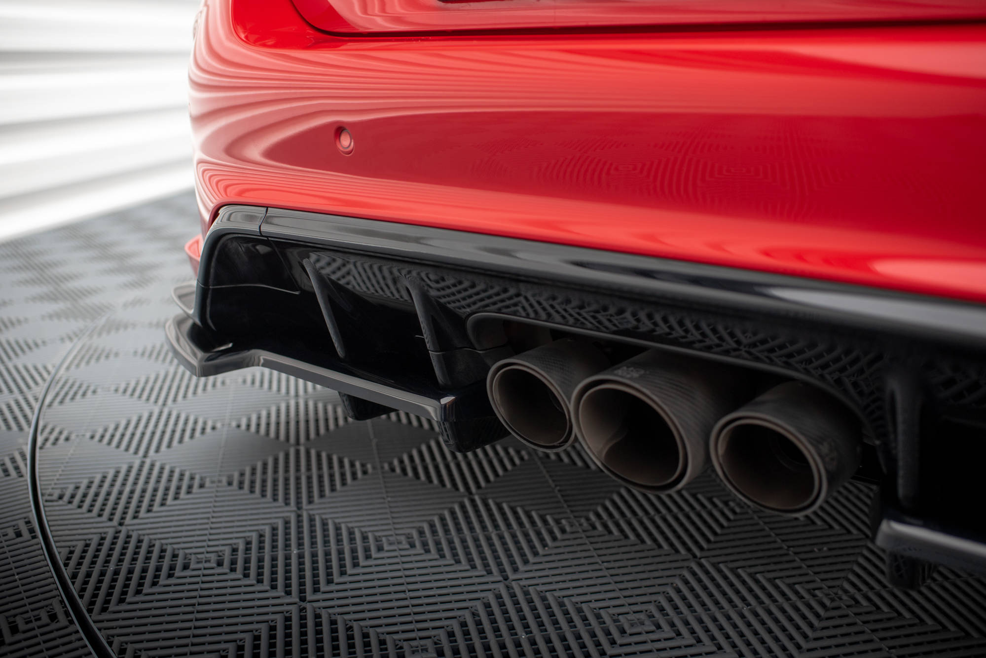 Maxton Design Street+ Mittlerer Diffusor RACE passend für V.1 Honda Civic Type-R Mk 11 schwarz Hochglanz