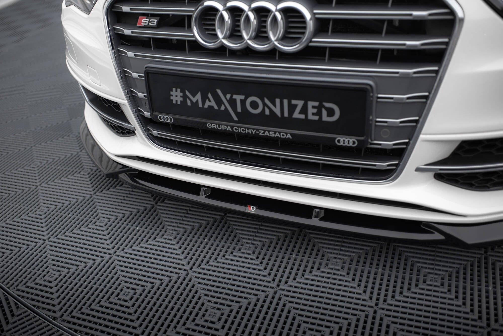 Maxton Design Street+ Spoilerlippe Front Ansatz V.2 passend für Audi S3 / A3 S-Line Sportback / Hatchback 8V schwarz Hochglanz
