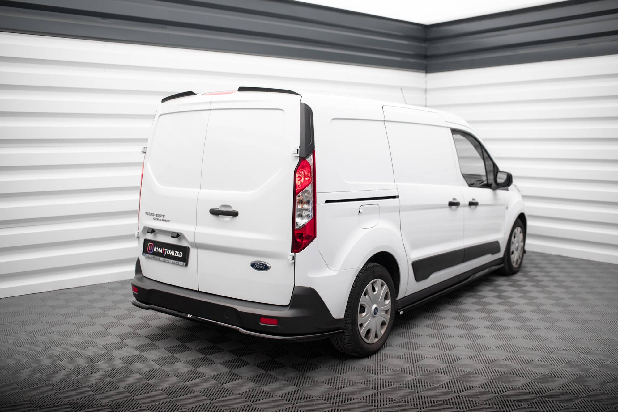 Maxton Design Heckansatz Ford Transit Connect Mk2 Facelift schwarz Hochglanz für Ford Transit Connect Mk2 Facelift