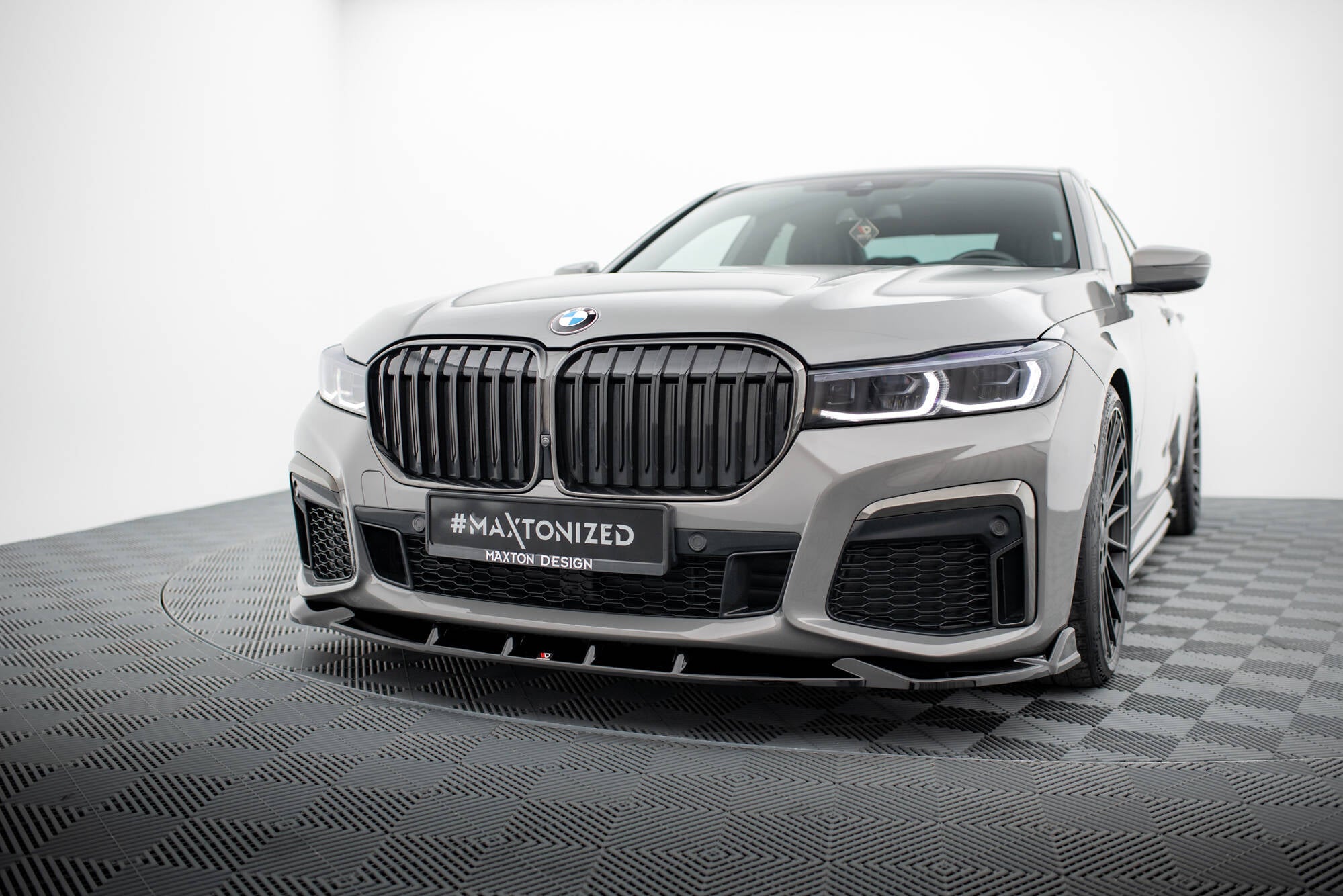 Maxton Design Street+ Spoilerlippe Front Ansatz V.5 passend für BMW 7 M-Paket G11 / G12 Facelift schwarz Hochglanz