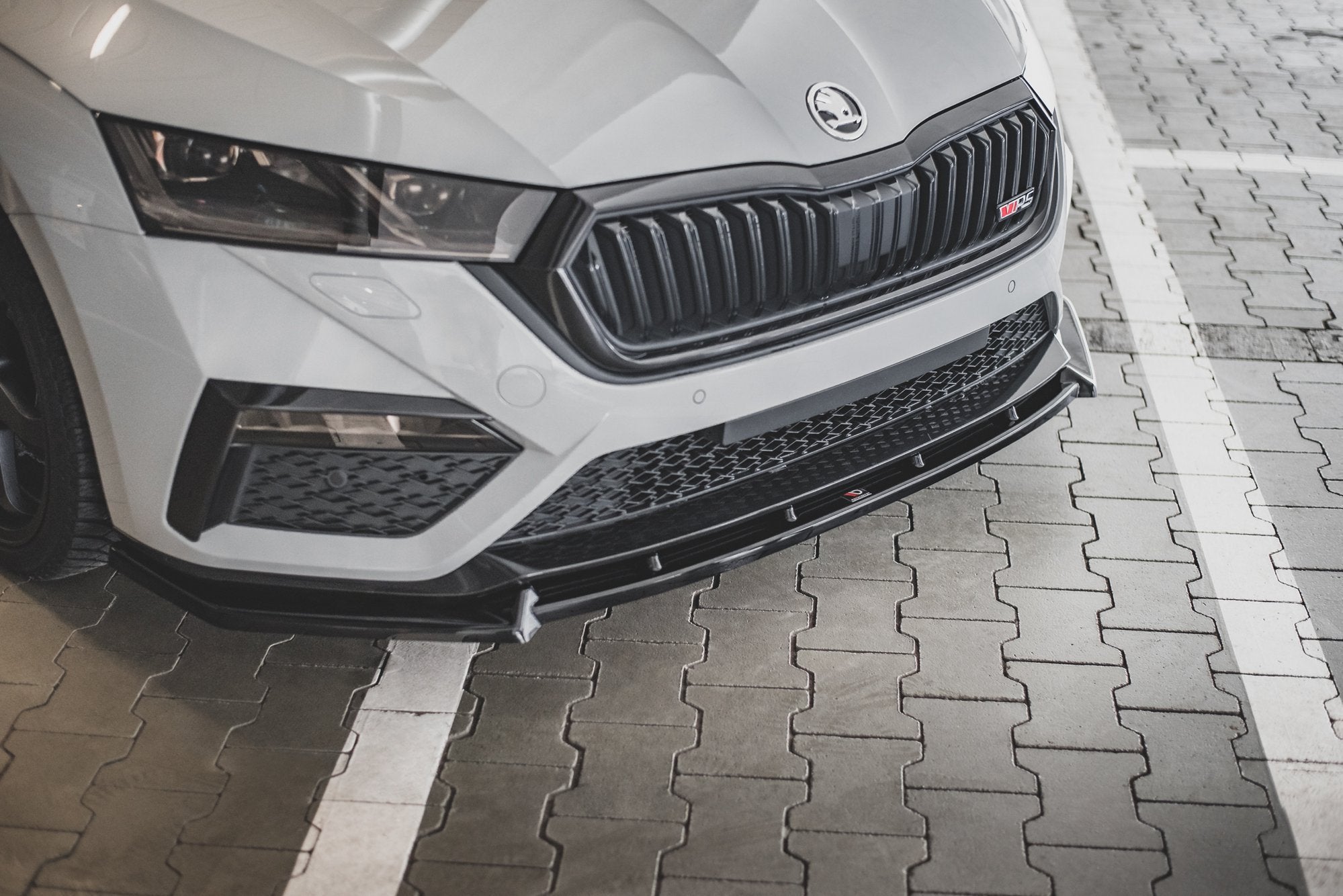 Maxton Design Street+ Spoilerlippe Front Ansatz V.1 passend für Skoda Octavia RS Mk4 schwarz Hochglanz