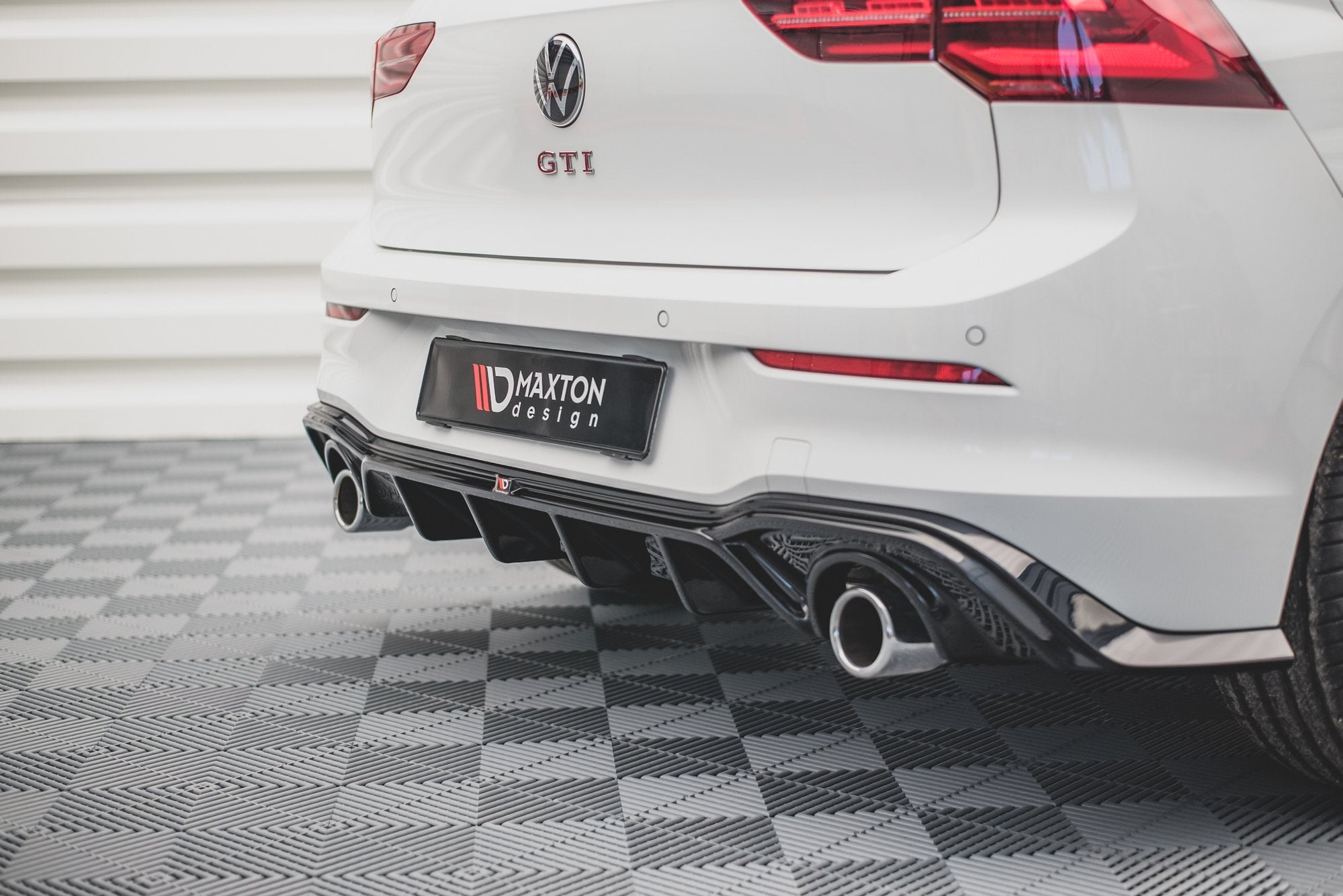 Maxton Design Diffusor Heck Ansatz V.2 passend für VW Golf GTI Mk8 schwarz Hochglanz