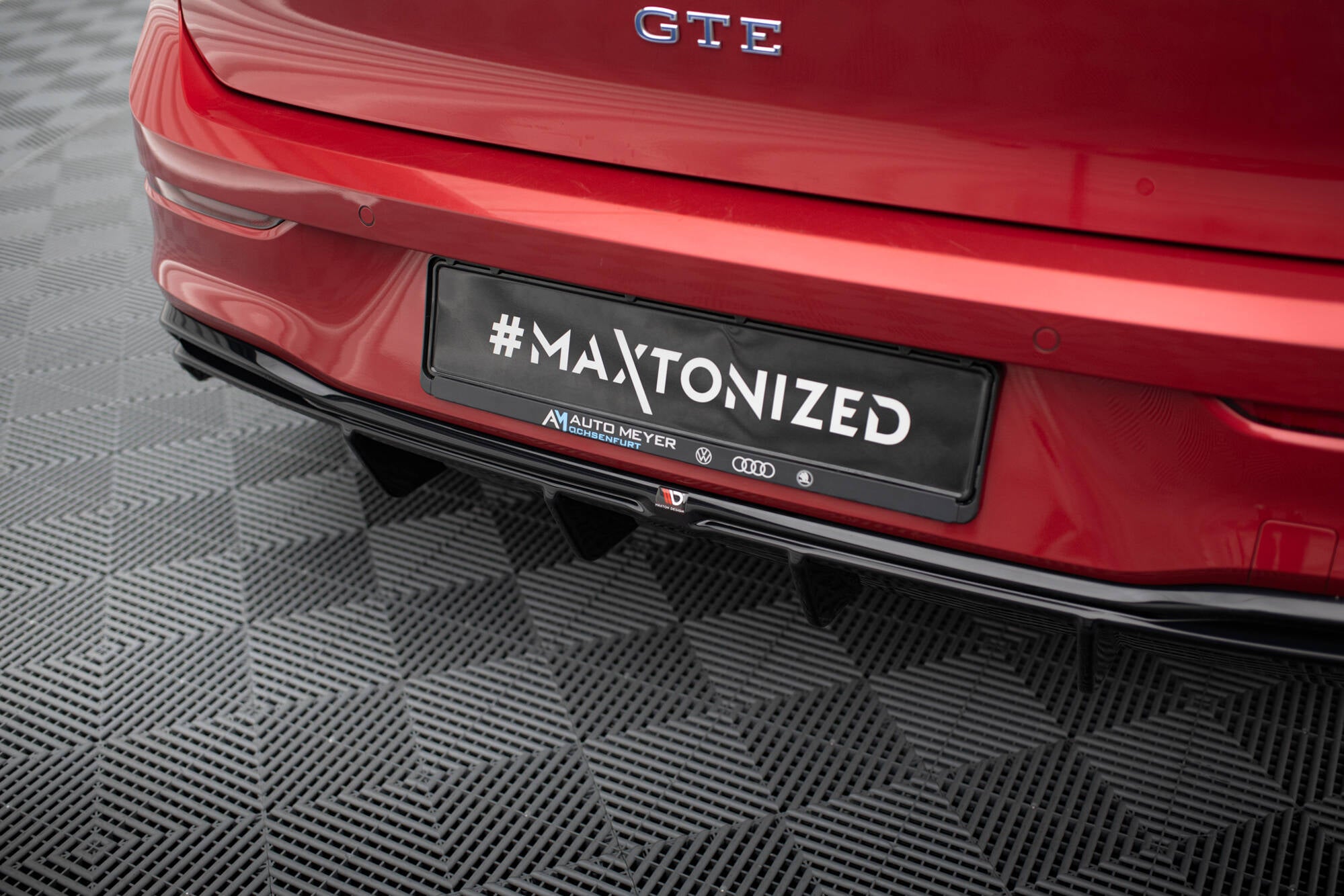 Maxton Design Diffusor Heck Ansatz passend für VW Golf GTE / R-Line Mk8 / Mk8 Facelift schwarz Hochglanz
