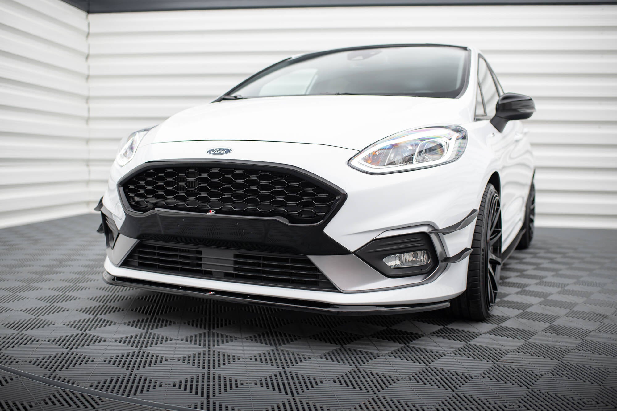 Maxton Design Street+ Spoilerlippe Front Ansatz V.3 passend für Ford Fiesta Mk8 ST / ST-Line schwarz Hochglanz