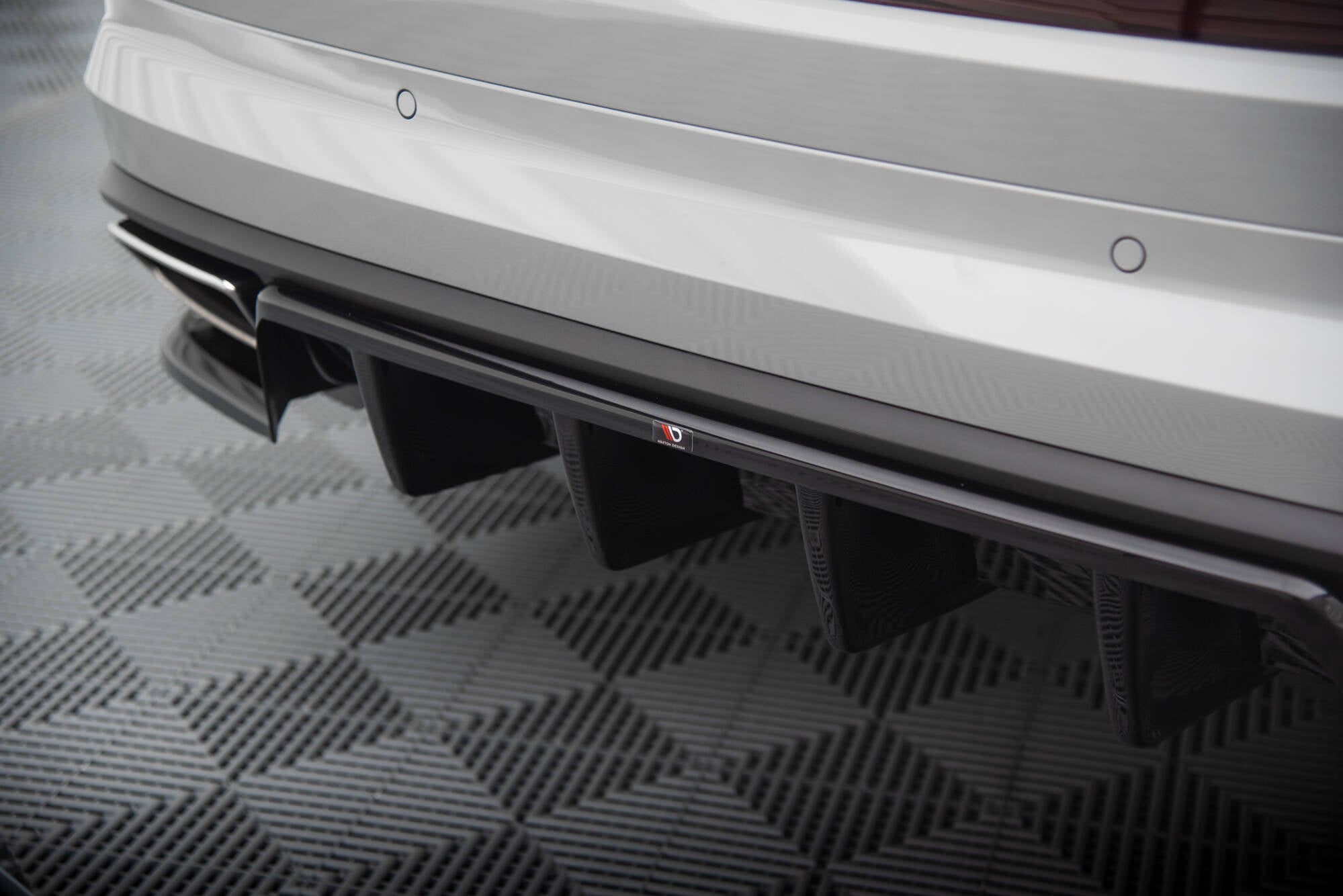 Maxton Design Street+ Mittlerer Diffusor RACE passend für Skoda Kodiaq RS Mk1 / Mk1 Facelift schwarz Hochglanz