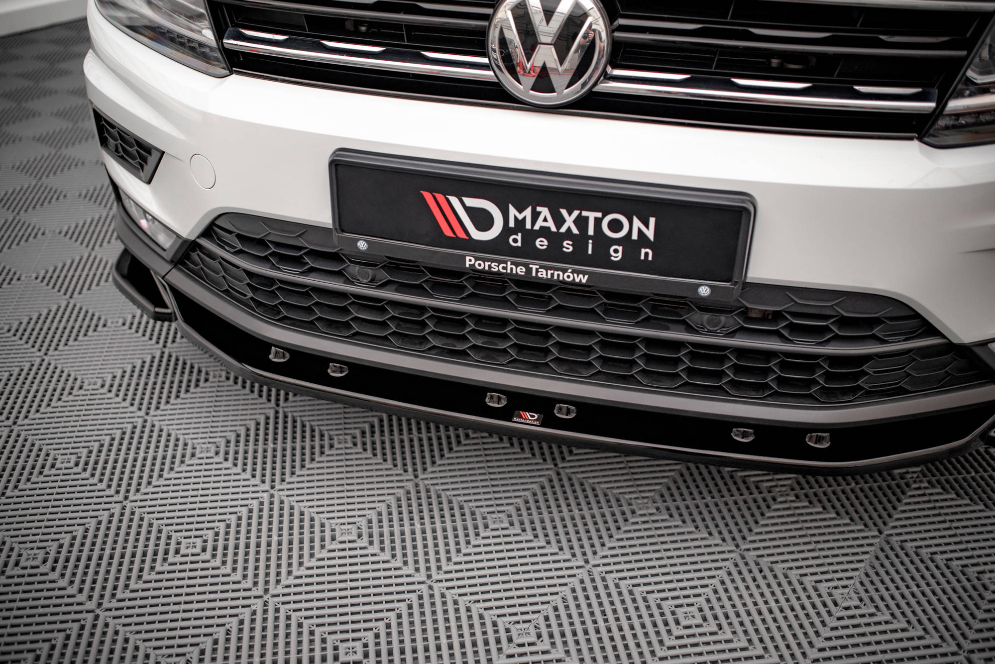 Maxton Design Street+ Spoilerlippe Front Ansatz passend für VW Tiguan Mk2 schwarz Hochglanz