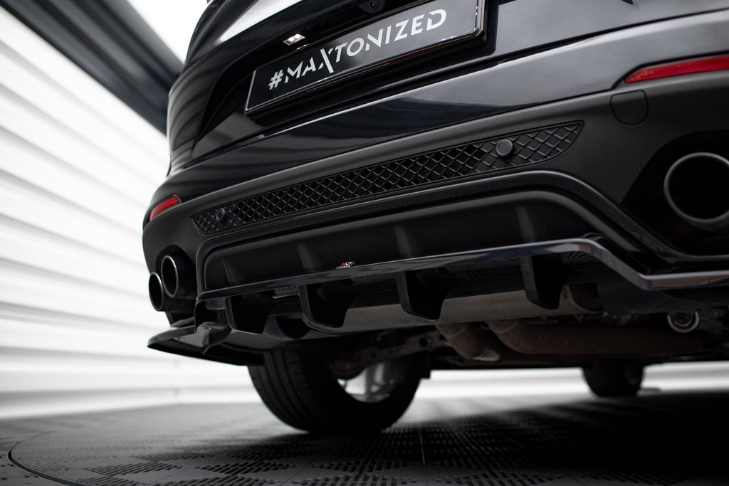 Maxton Design Street+ Mittlerer Diffusor RACE passend für Alfa Romeo Stelvio Quadrifoglio Mk1 schwarz Hochglanz