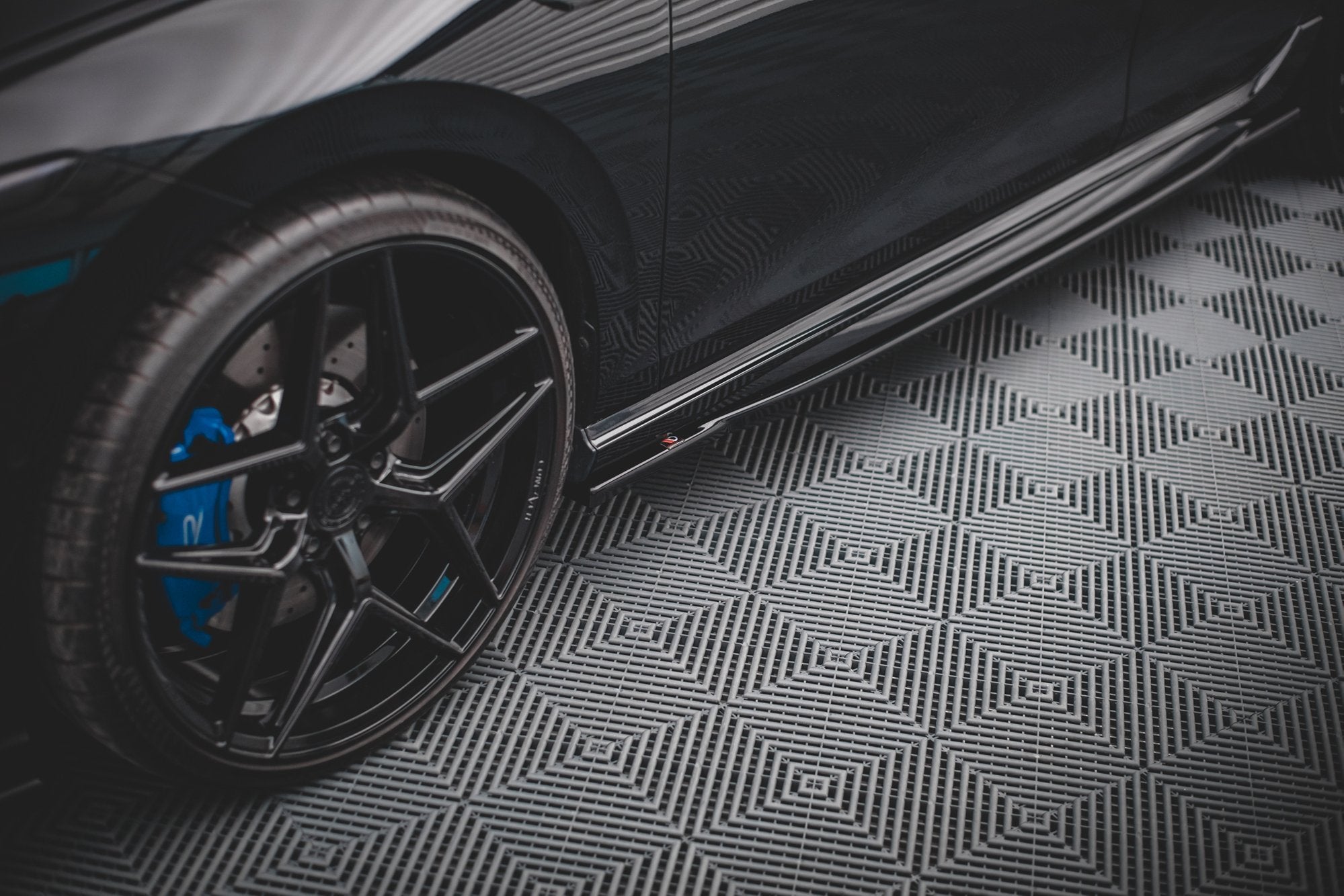 Maxton Design Street+ Seitenschweller Leisten passend für V.1 passend für VW Golf R Hatchback Mk8 Facelift schwarz Hochglanz